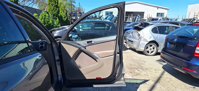 door front front right VW TIGUAN KOD LAK LD7S