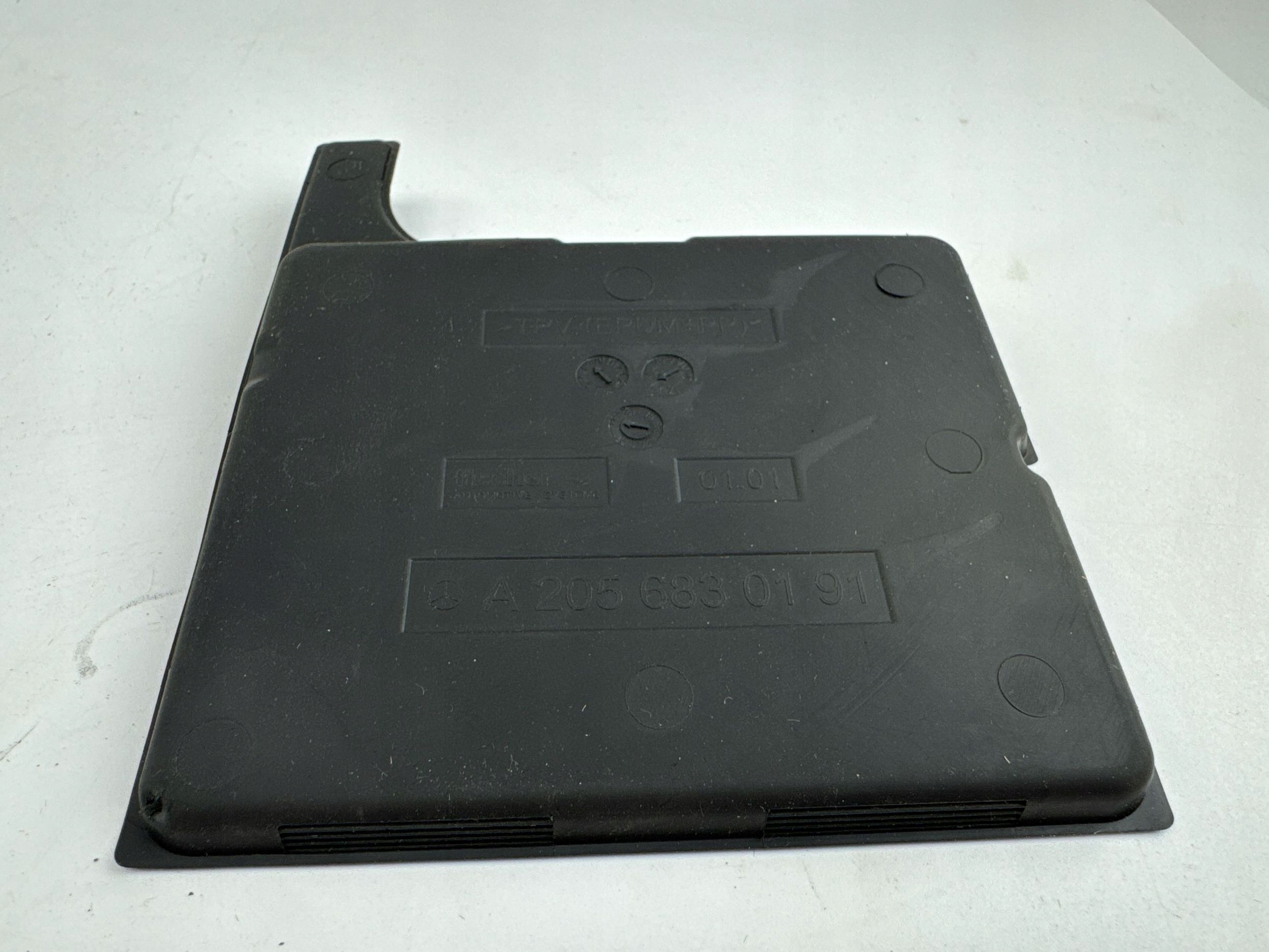 mercedes-benz EQC 2022 бардачок консоль средняя