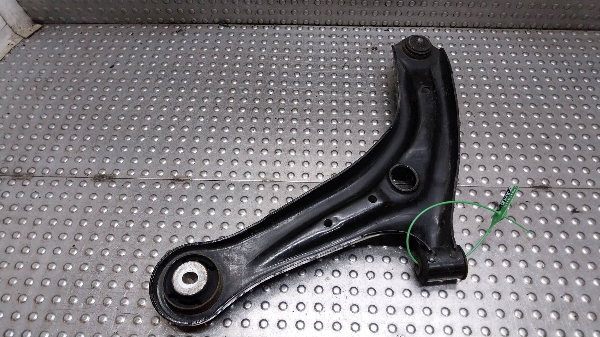 arm right front E4B1-3042-A2D FORD KA plus