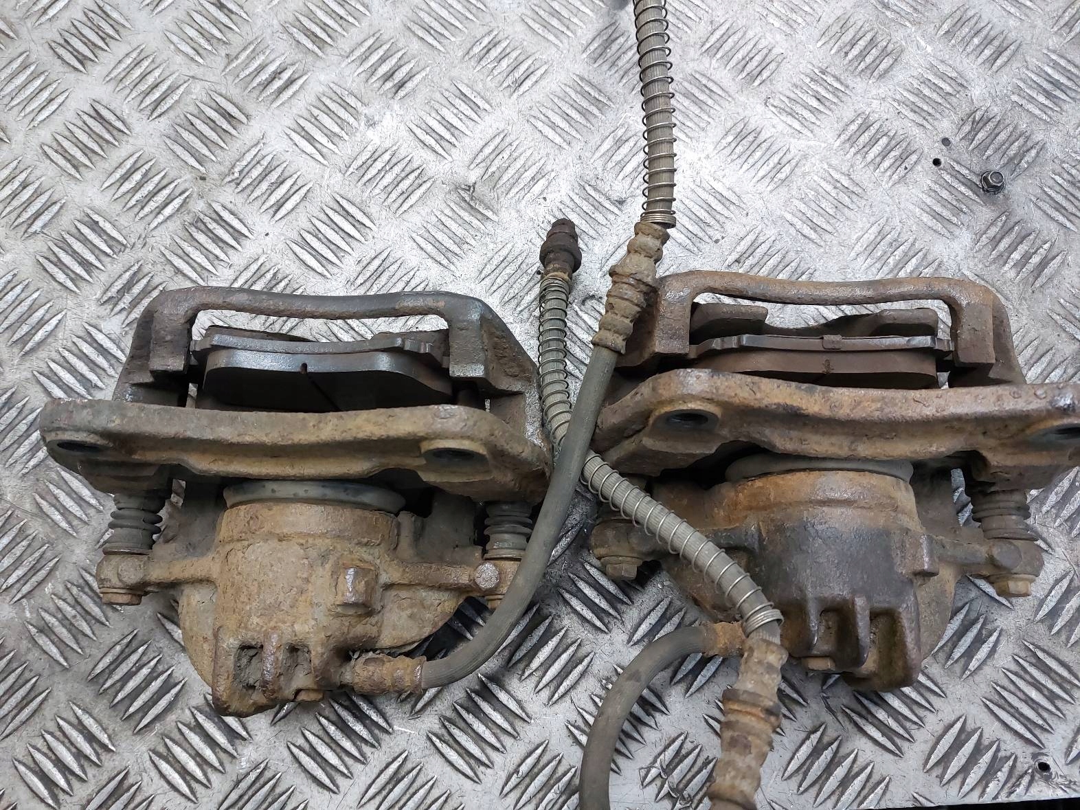 kotuče brzdové předek + plotýnky + třmeny VOLVO V40 a LIFT