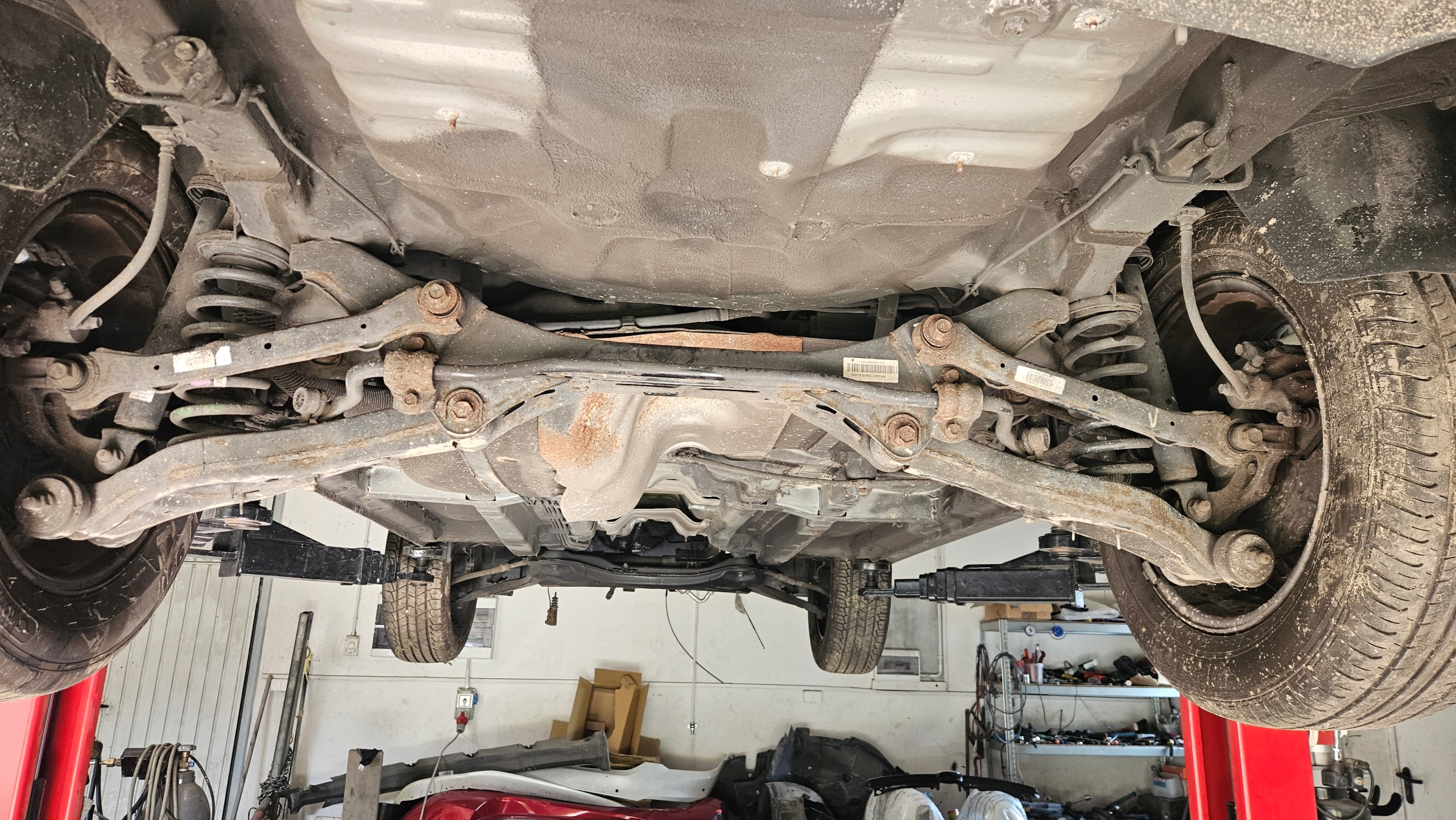 BELKA TYLNA ZAWIESZENIE KIA SPORTAGE III 1.6 GDI