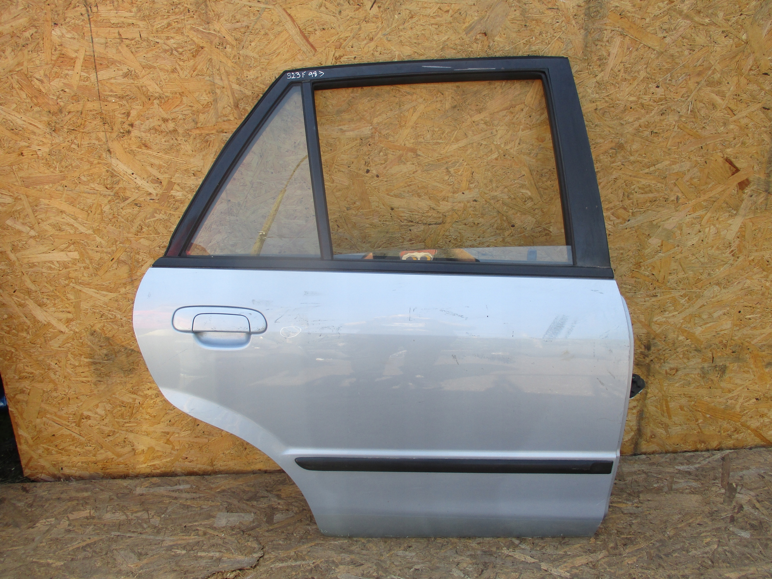 Drzwi tył prawe Mazda 323 BJ HB