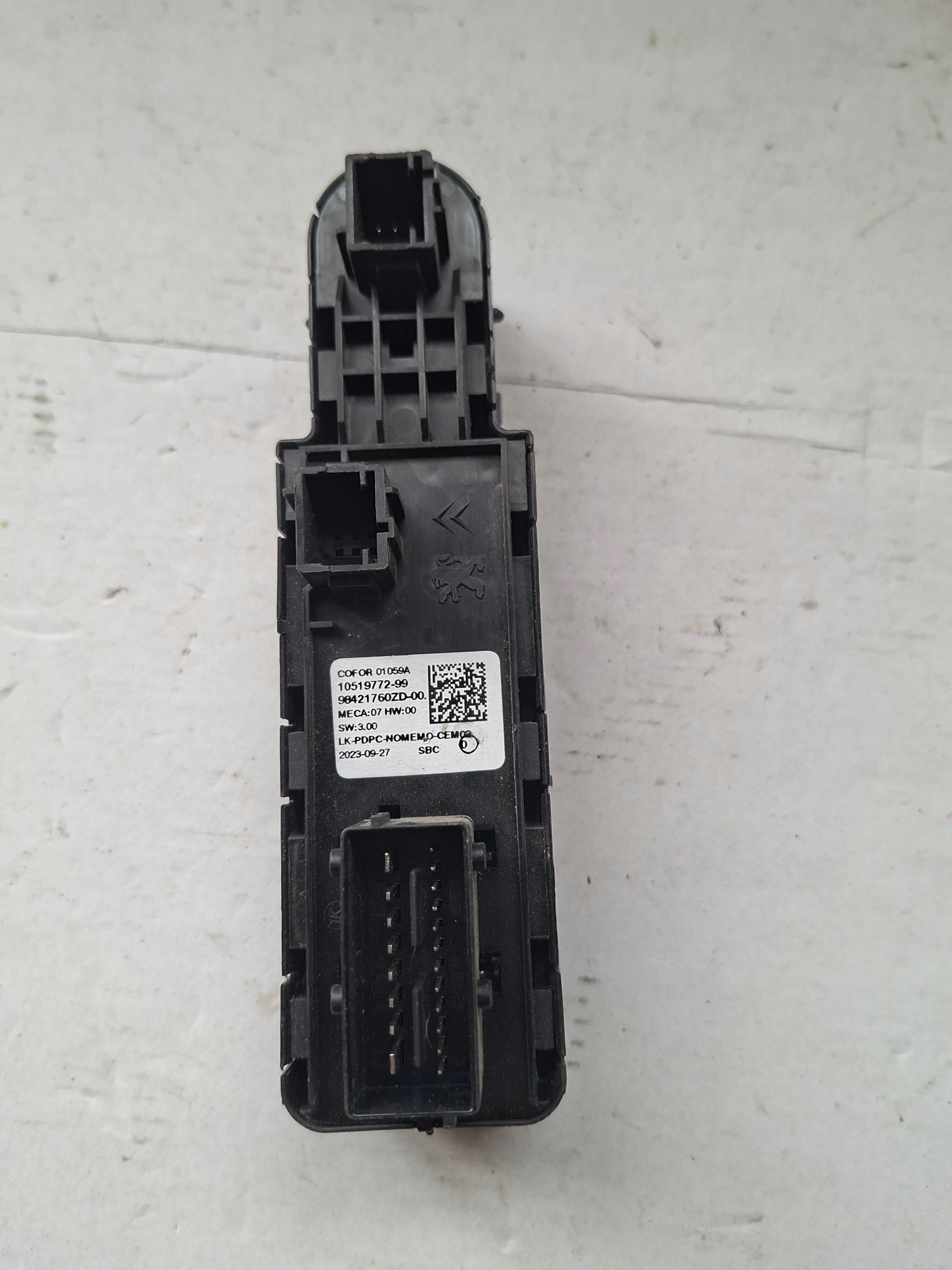 PANEL window control switch of mirrors PEUGEOT 2008 II 98421760ZD