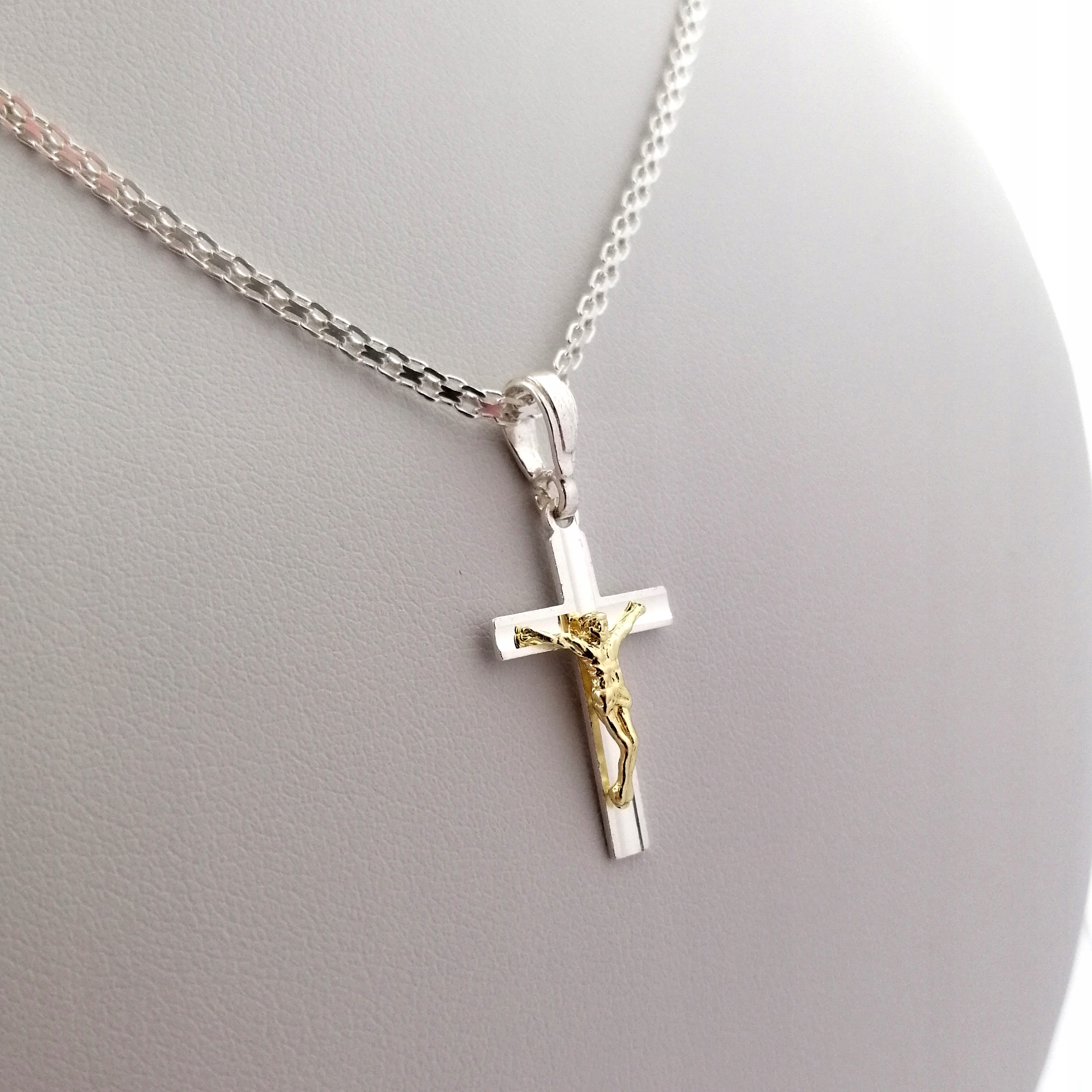 SREBRNY NASZYJNIK PREZENT NA KOMUNIĘ CHRZEST DLA CHŁOPCA + GRAWER GRATIS Stan opakowania oryginalne