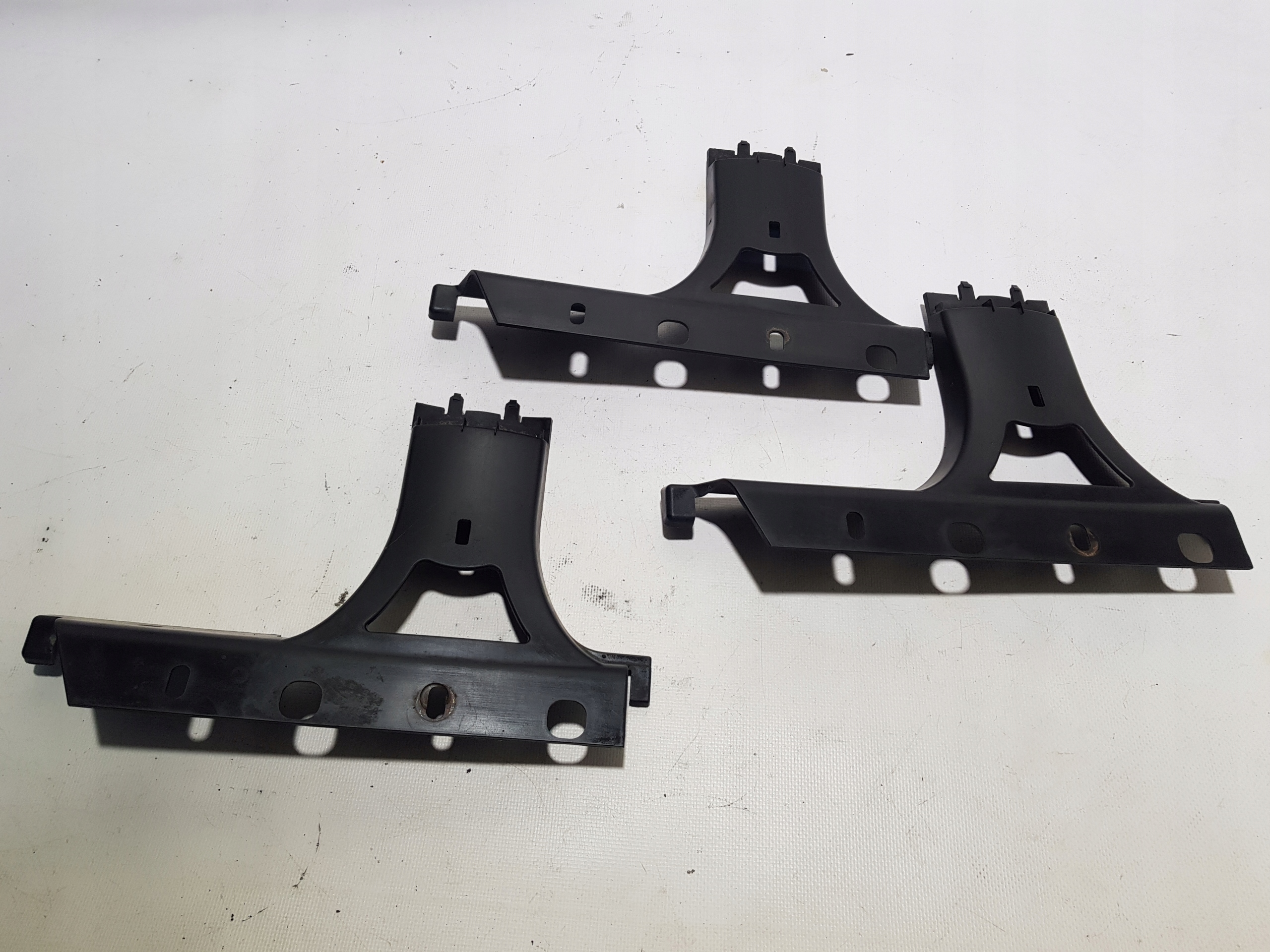 MERCEDES W207 bracket grille radiator 2078880190