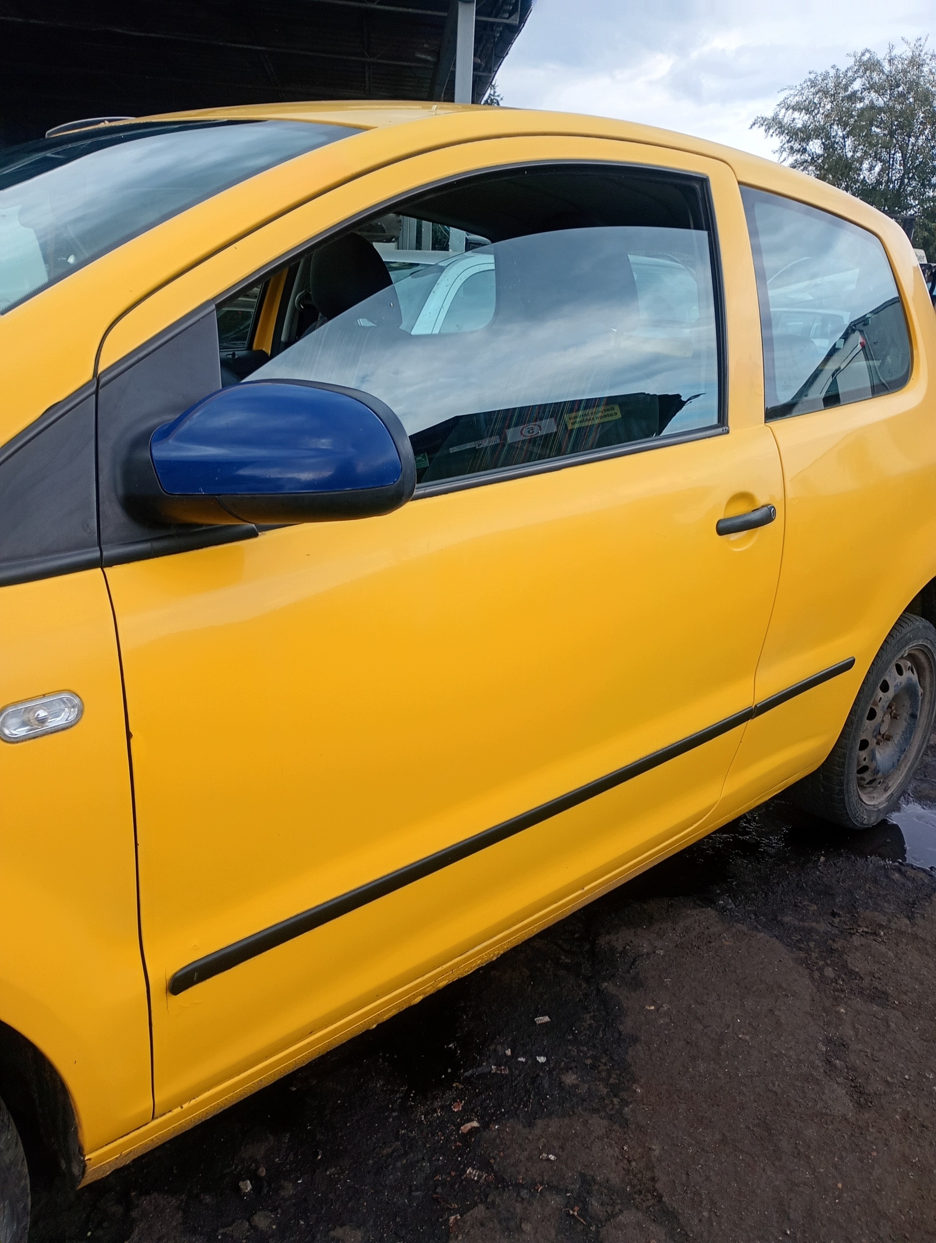 tür links vorne vorne VW Fox 05-11 code lakieru 1T1T