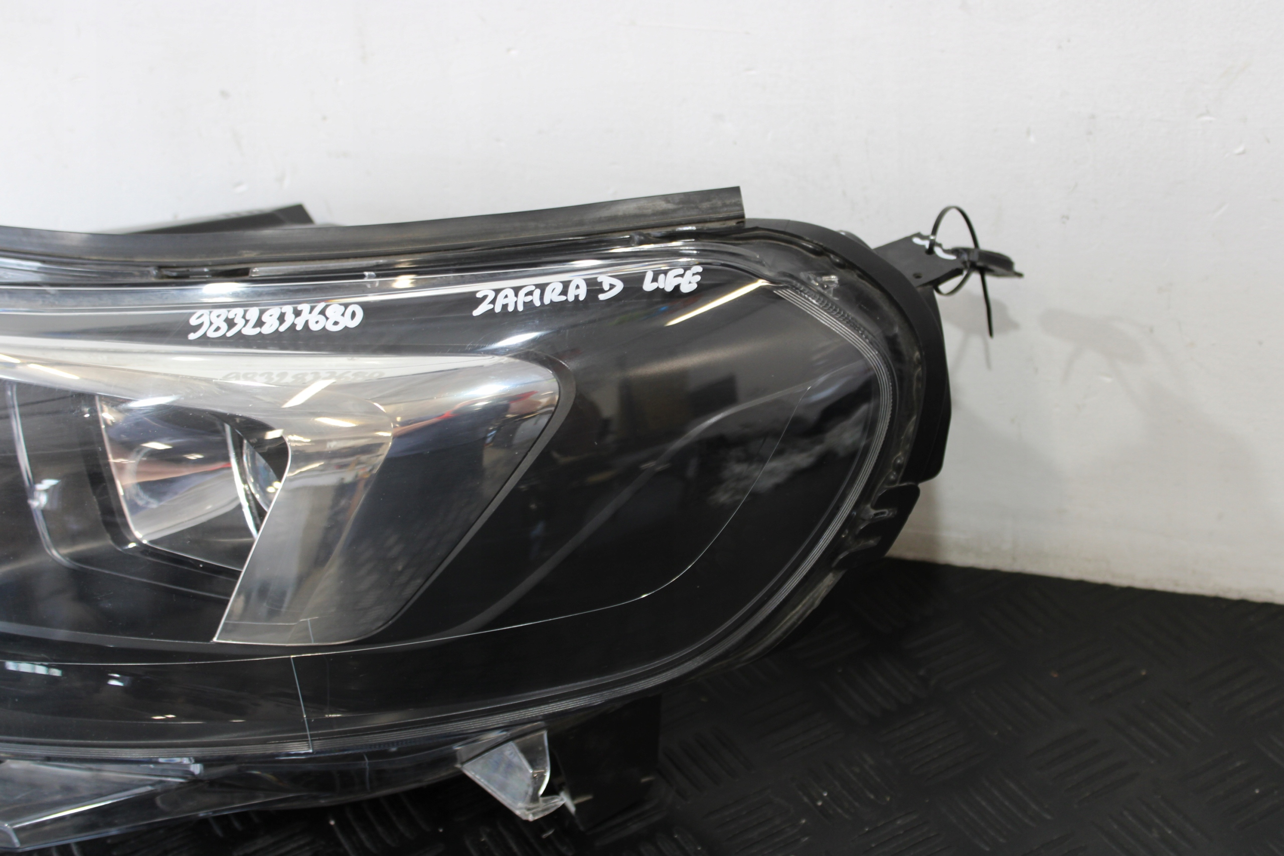 light left front left front 9832837680 OPEL ZAFIRA D LIFE