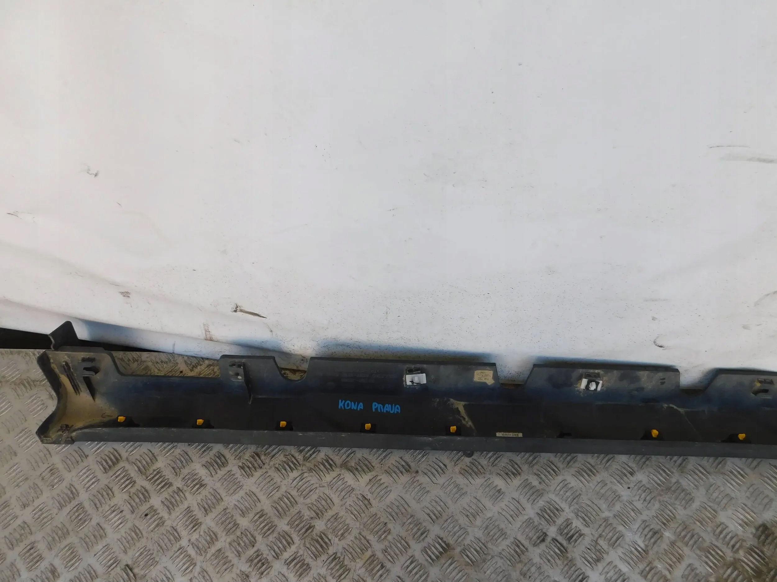moulding threshold right HYUNDAI KONA and