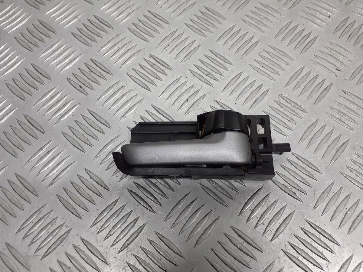 KLAMKA PRAWA PRZEDNIA WEWNĘTRZNA SUZUKI SPLASH