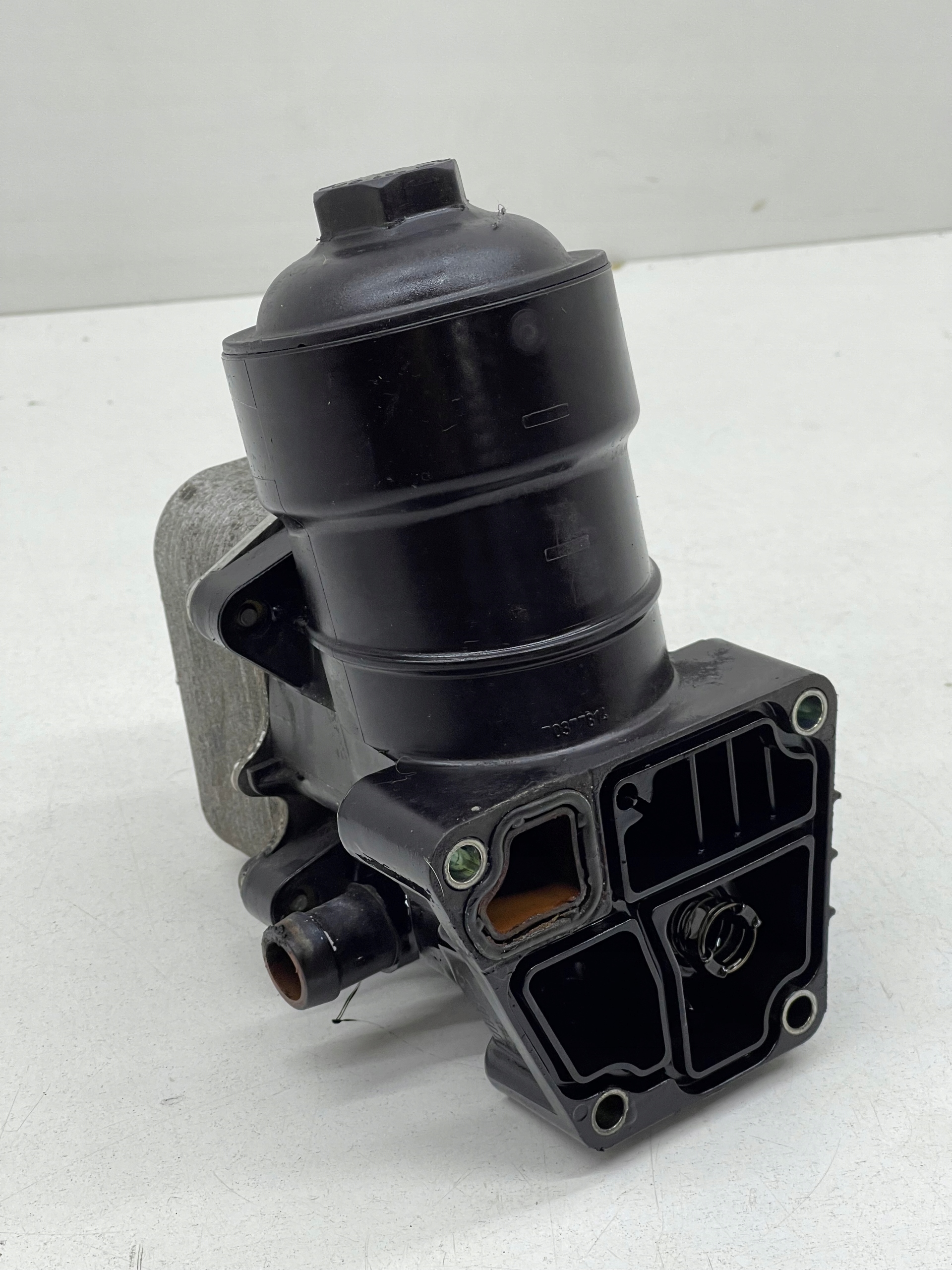 AUDI A4 B8 A5 8T A6 C7 2.0 TDI Ölfiltergehäuse