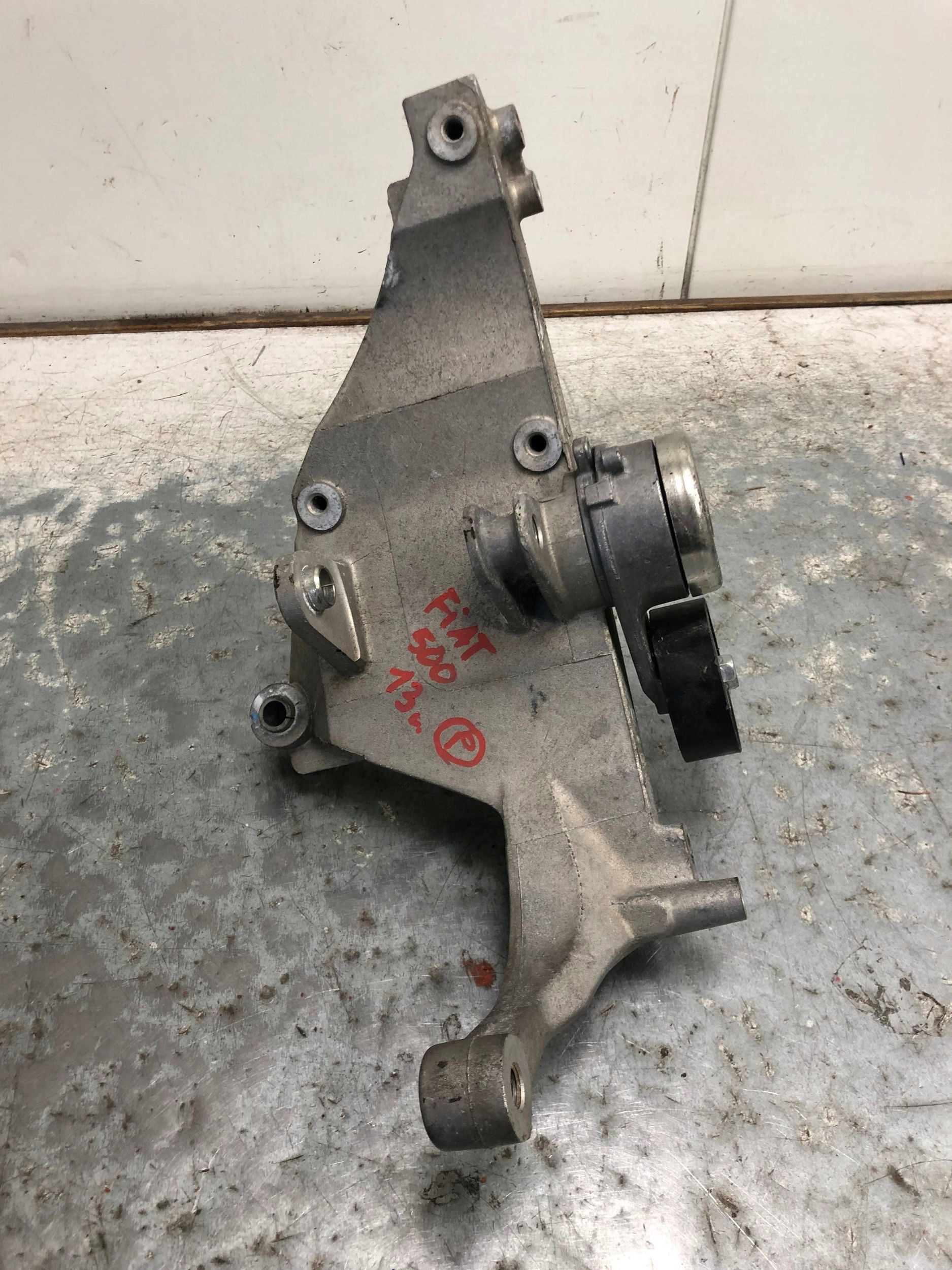 Support Support plaque Alternateur FIAT 500 55218948