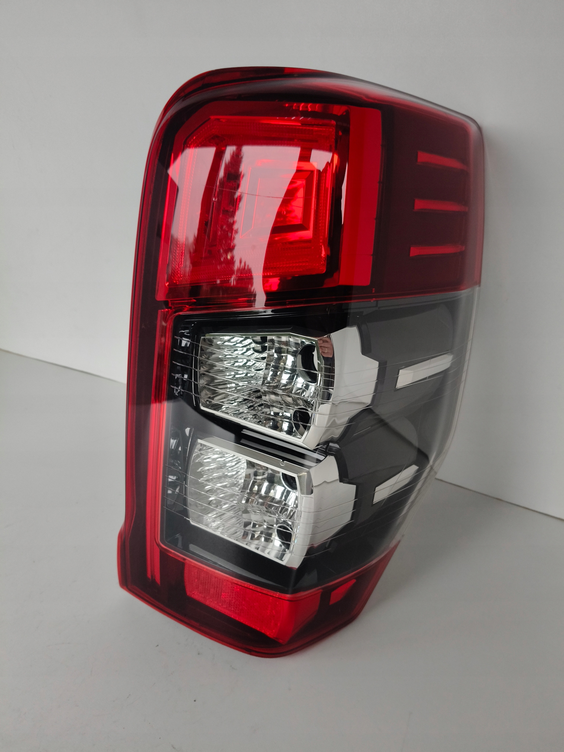 light right rear MITSUBISHI L200 19- LED