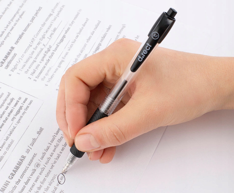 DŁUGOPIS D RECT PSTRYKANY 0,7 MM CZARNY Kolor czarny