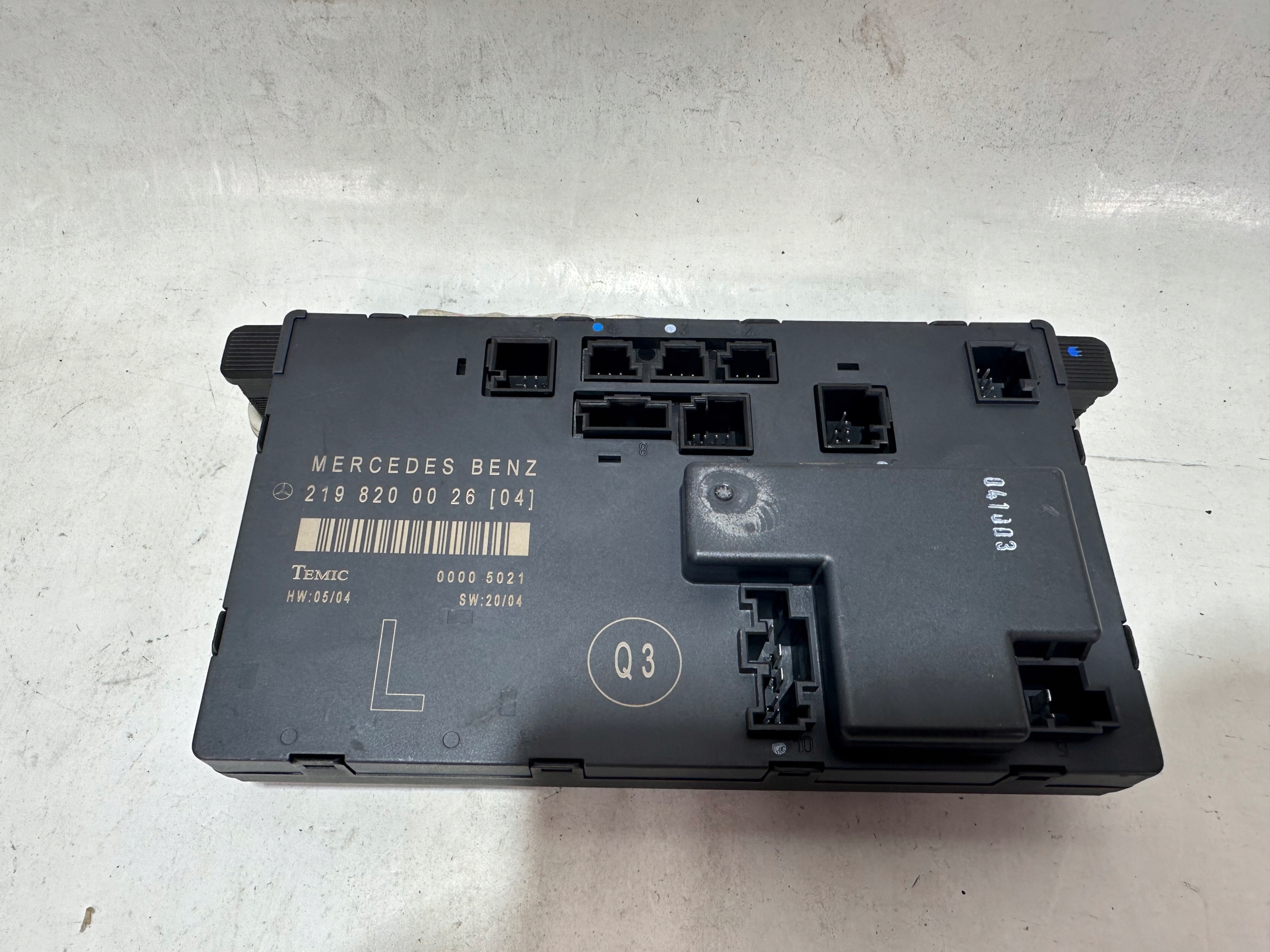 Mercedes CLS W219 moduł drzwi lewy przód 2198200026