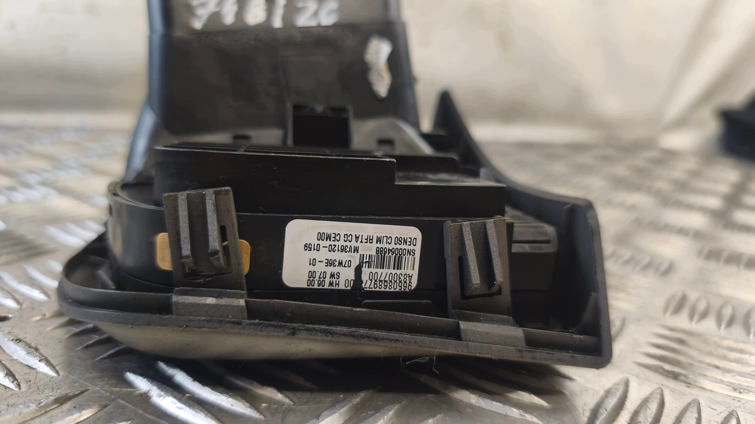 PANEL des lüfters CITROEN PICASSO C4 2008r 303797AA