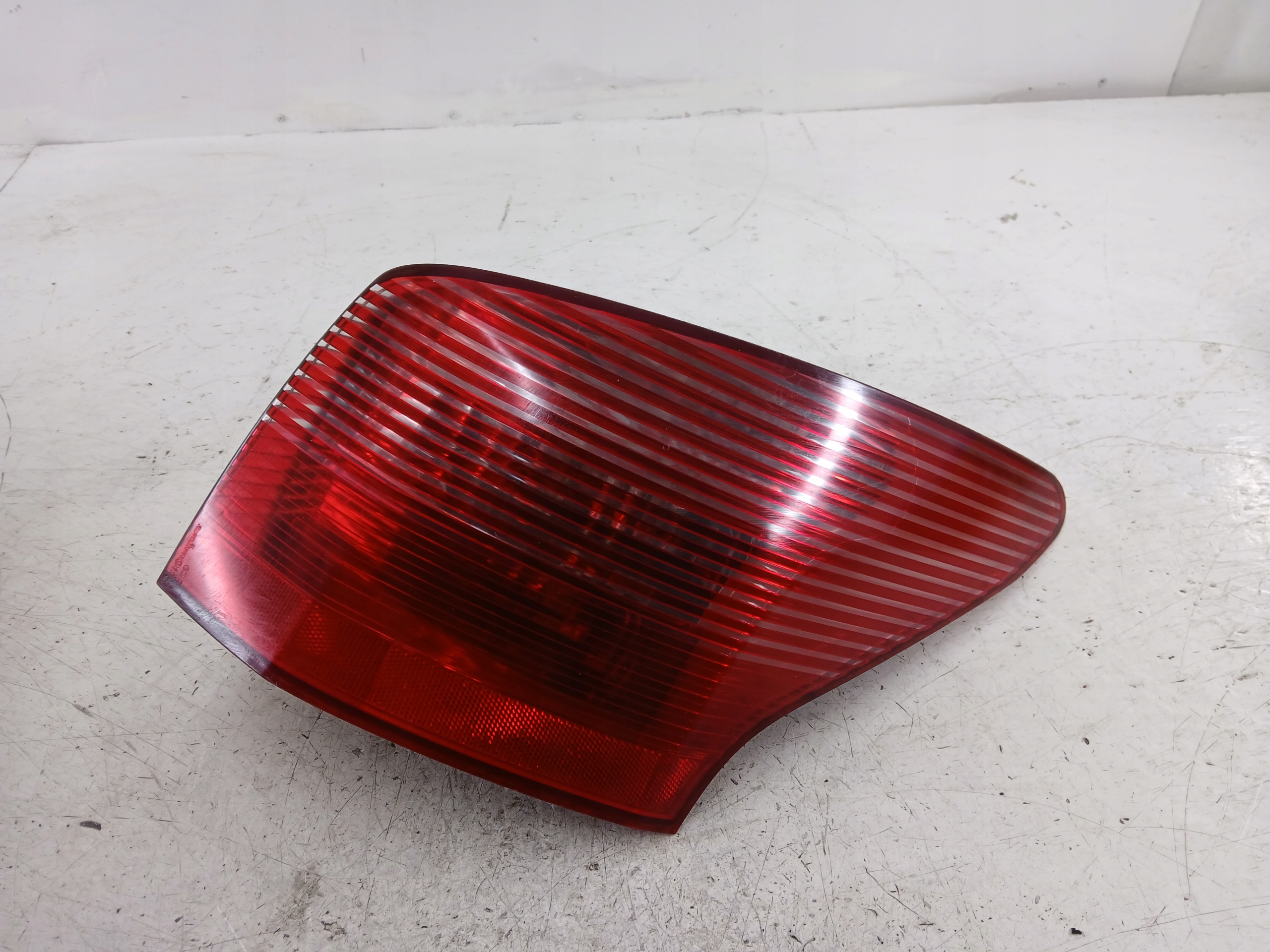 PEUGEOT 407 SW light right rear part