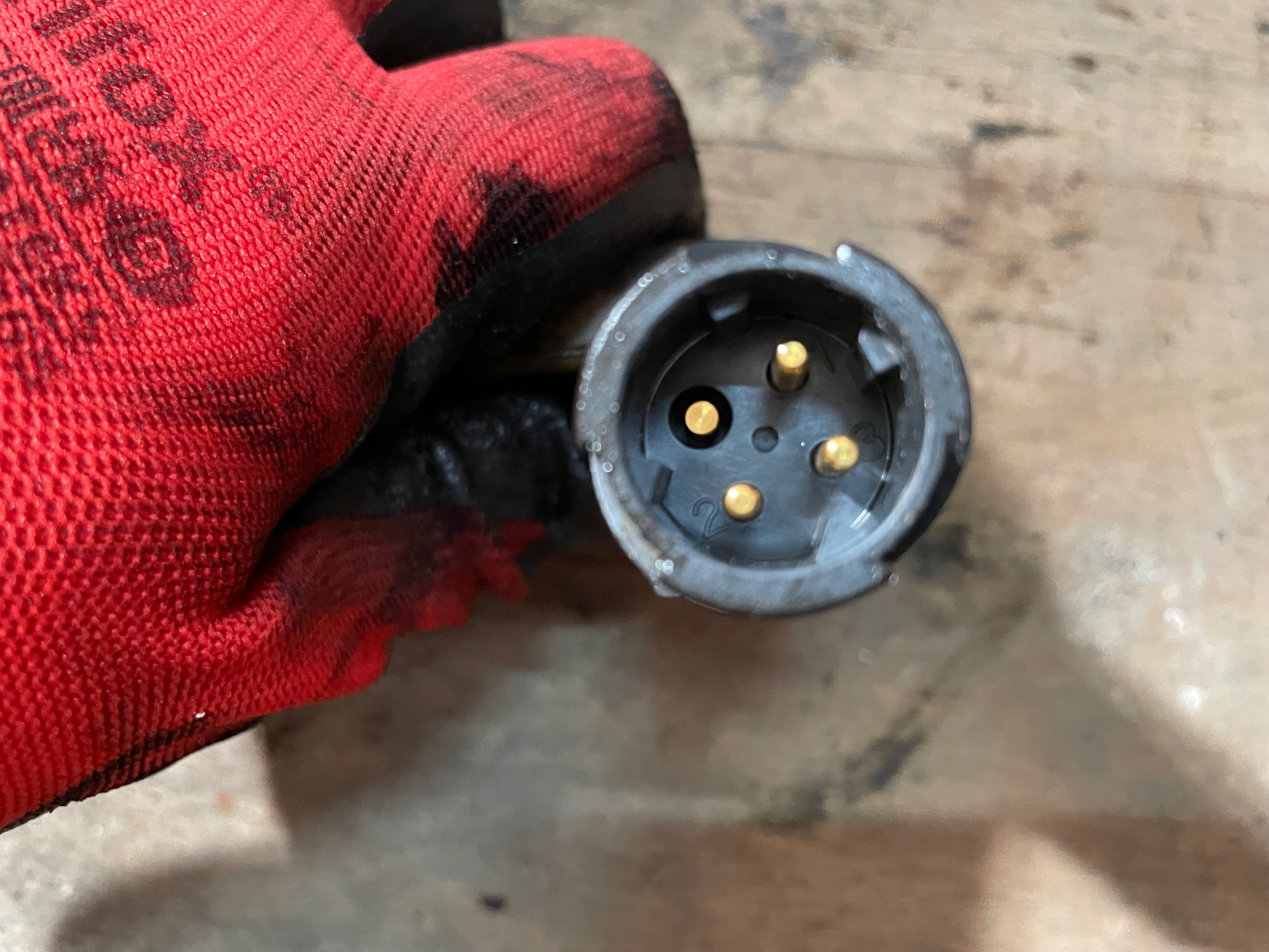 Obudowa Czujnik Ciśnienia Oleju Retarder Scania R 1851483 Producent części Scania OE