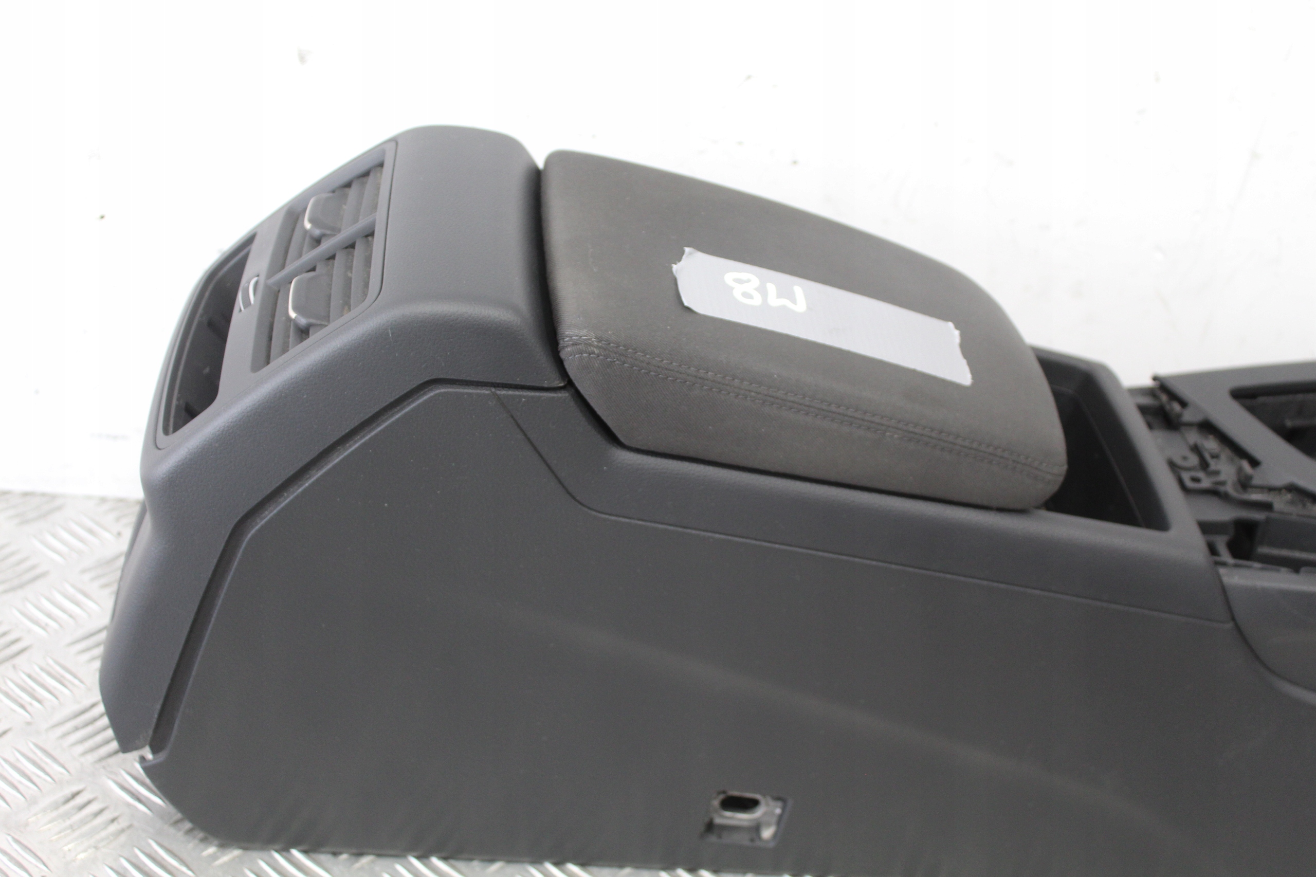 armrest TUNEL central AUDI A4 B9 8W0 8W9