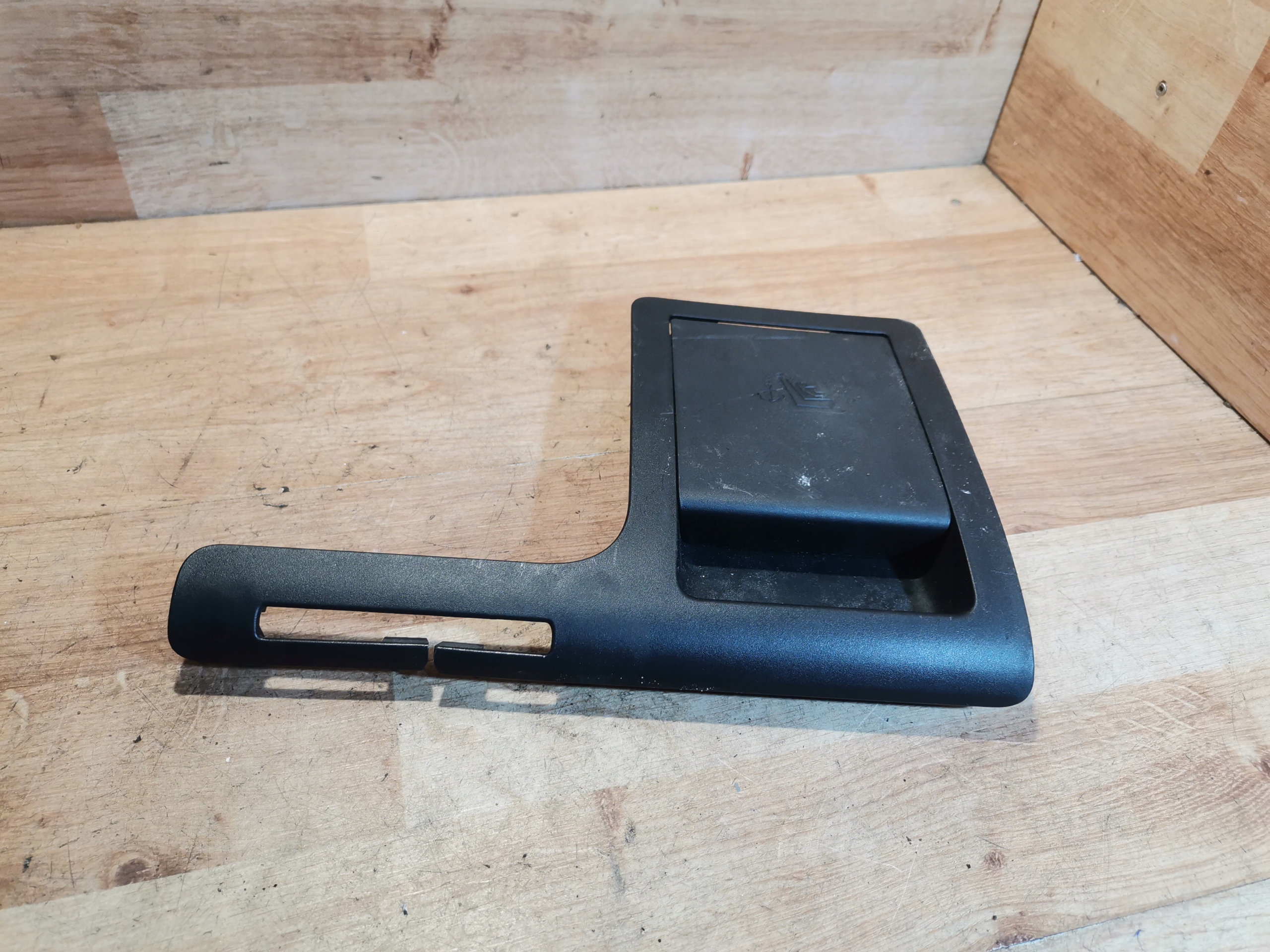 Blende Abdeckung ISOFIX SITZ MAZDA 6 GHK1-T03RY GJ