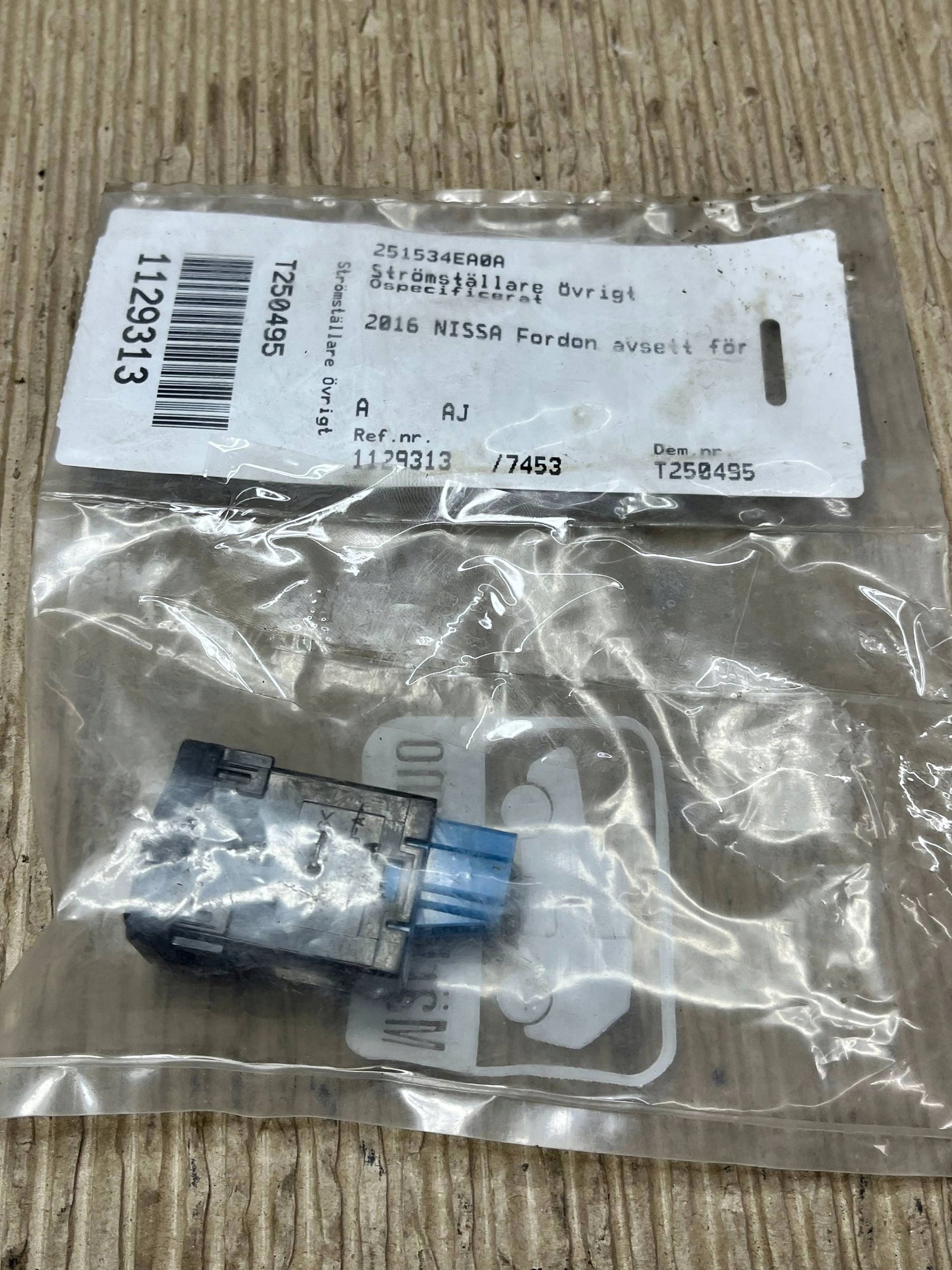 switch button Nissan Qashqai 251534EA0A