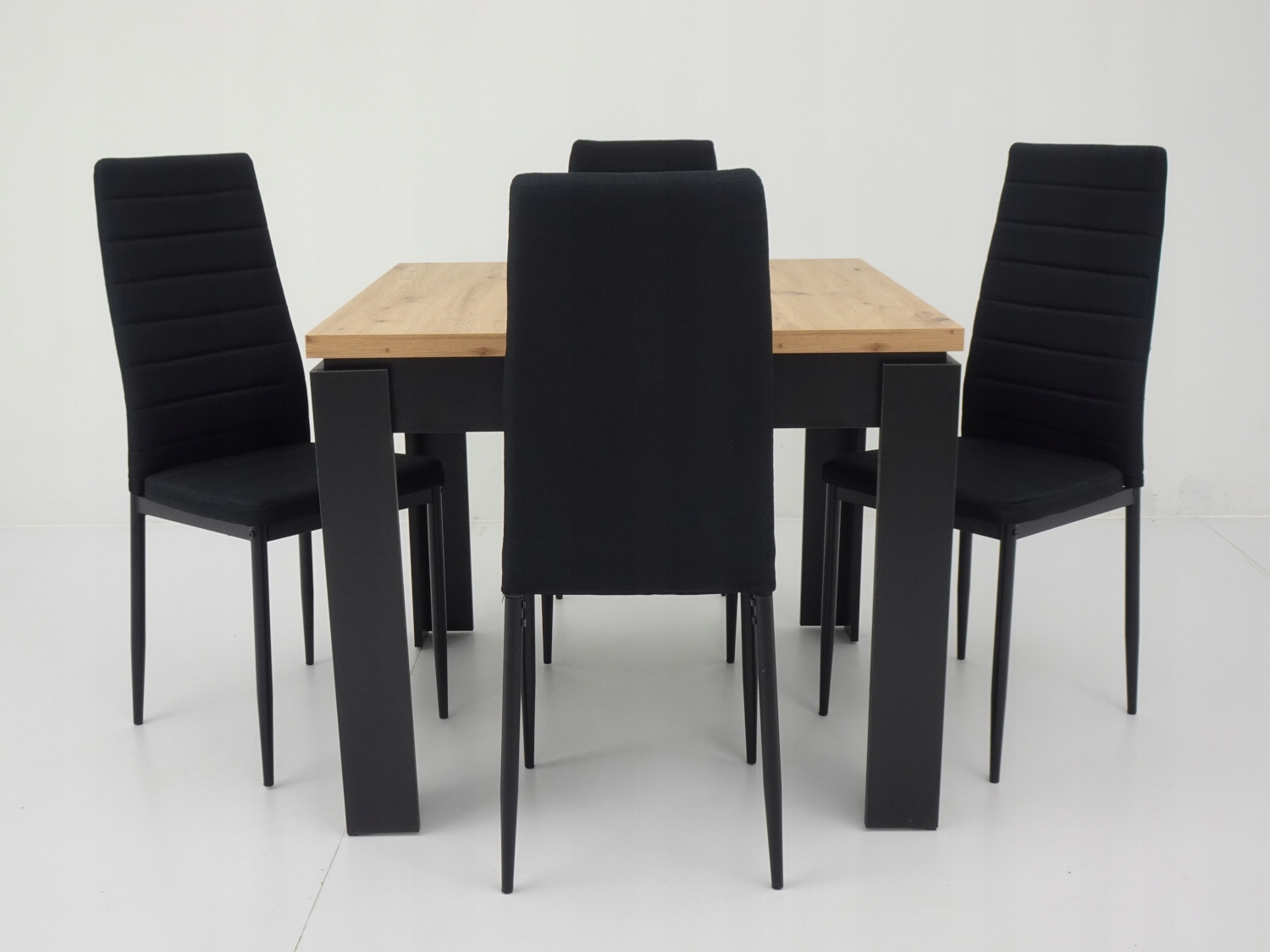 Stół KLASYCZNY z 4 krzesłami w kolorze czarnym Marka inna