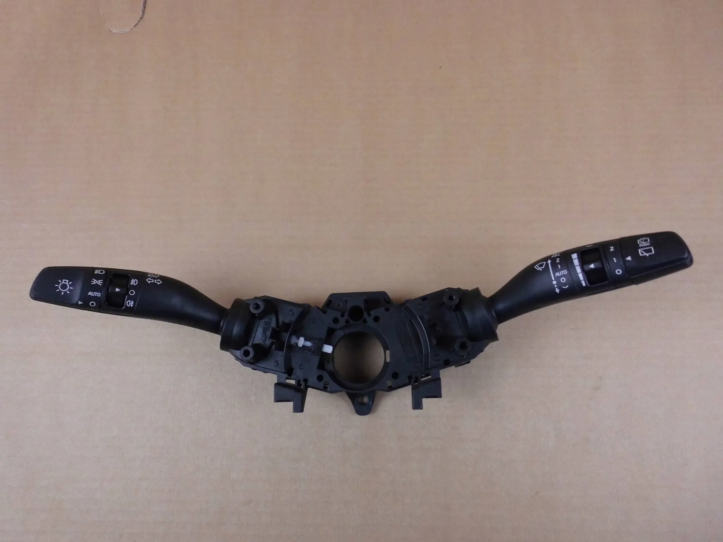 KIA SPORTAGE IV 2015-2021 DEVIO LUCI DEVIO INTERRUTTORE COMANDO LUCI TERGICRISTALLI ZESPOLONY