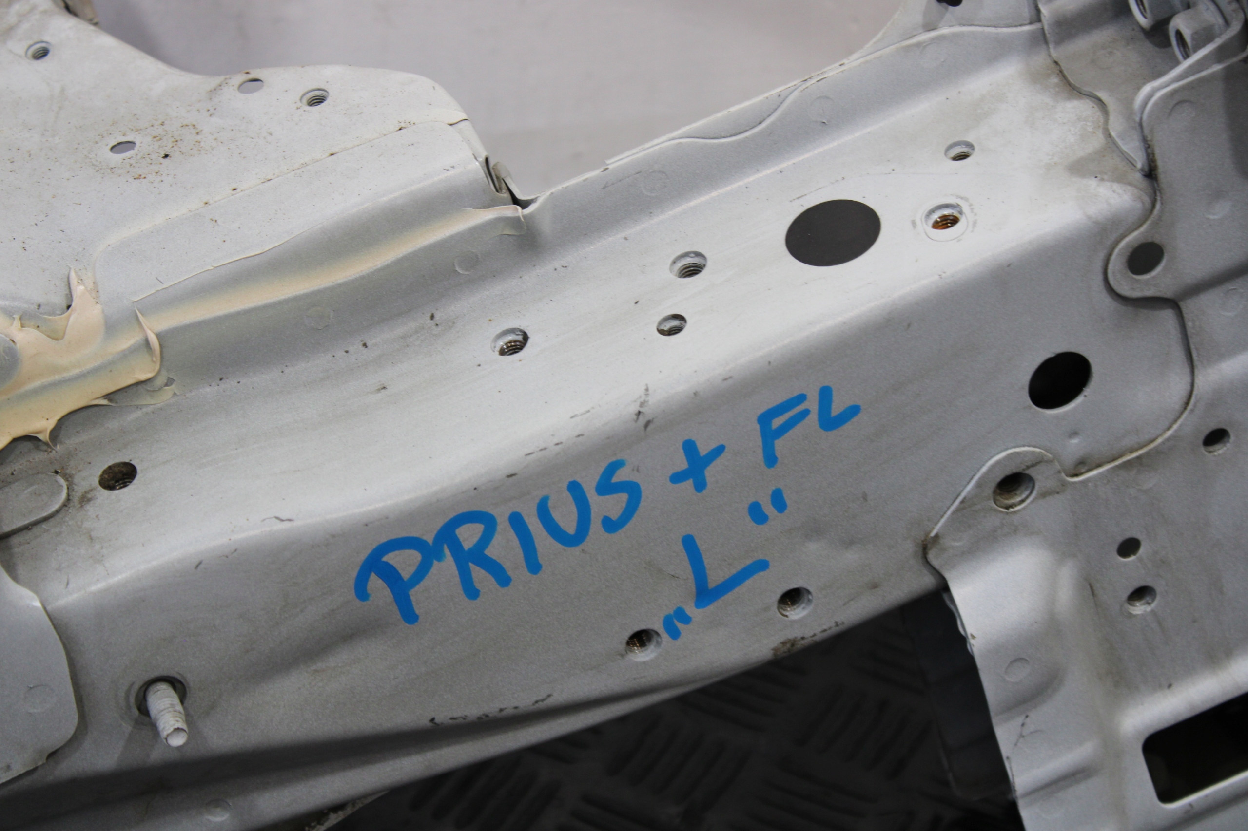 quarter quarter FARTUCH left front TOYOTA PRIUS + plus LIFT