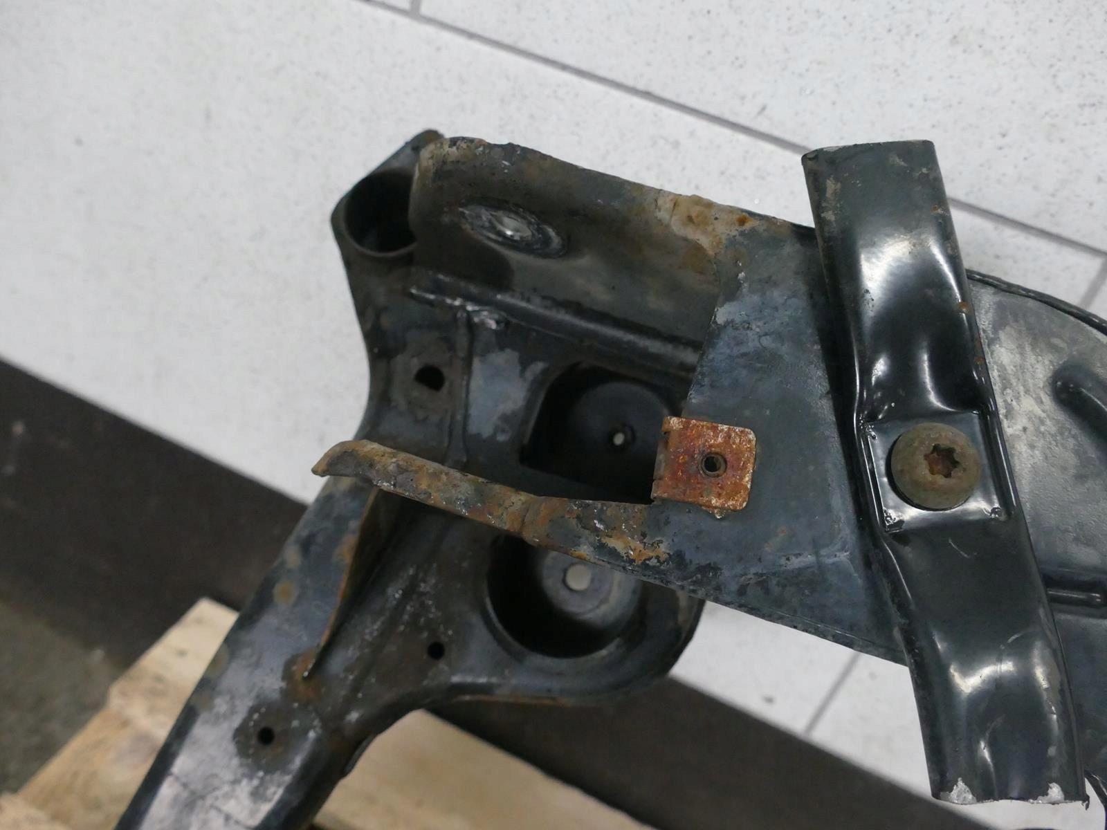 MERCEDES SLK R171 3.5 B axle beam subframe axle beam sider front
