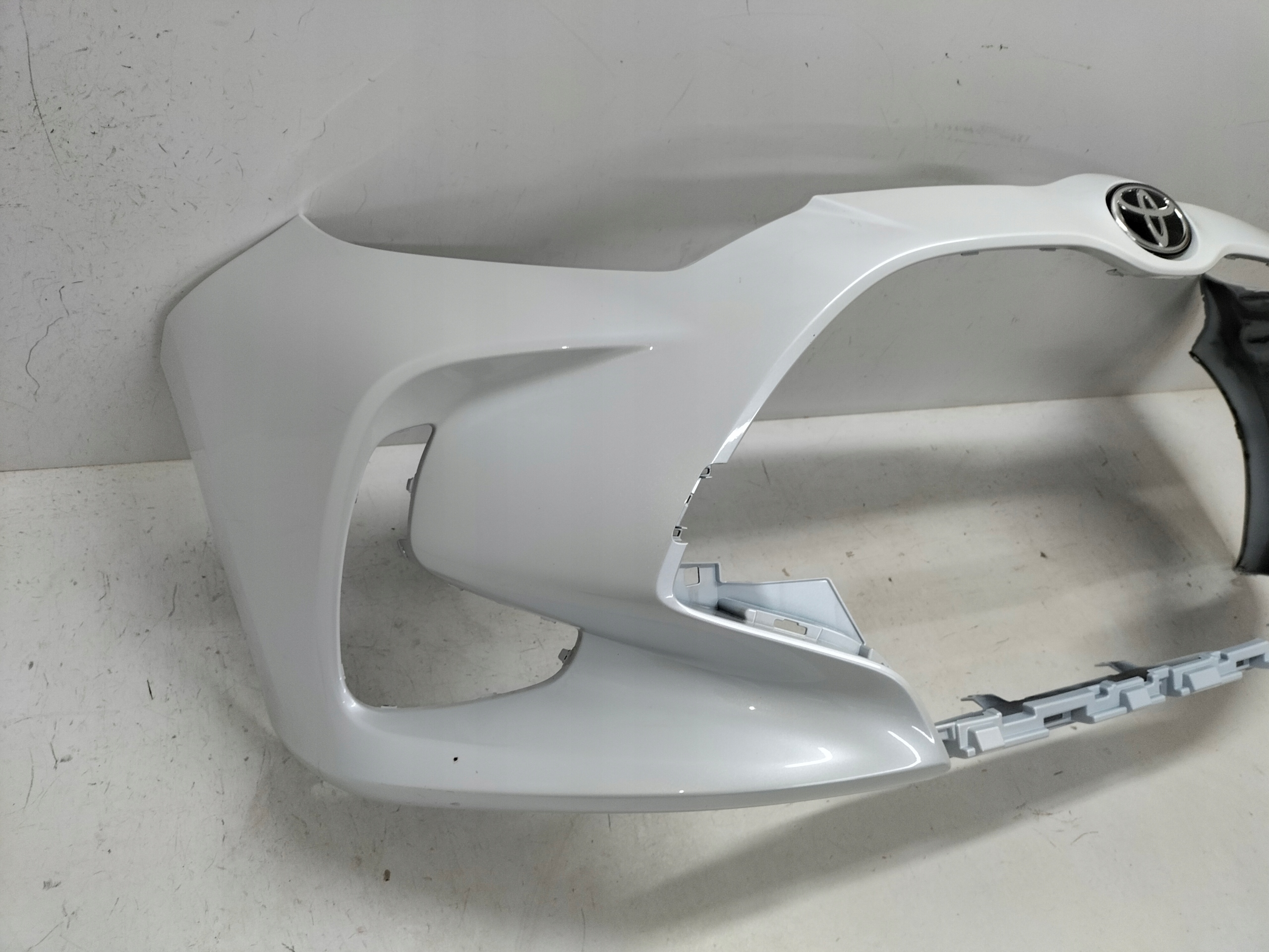 front bumper front TOYOTA YARIS 4 IV 20