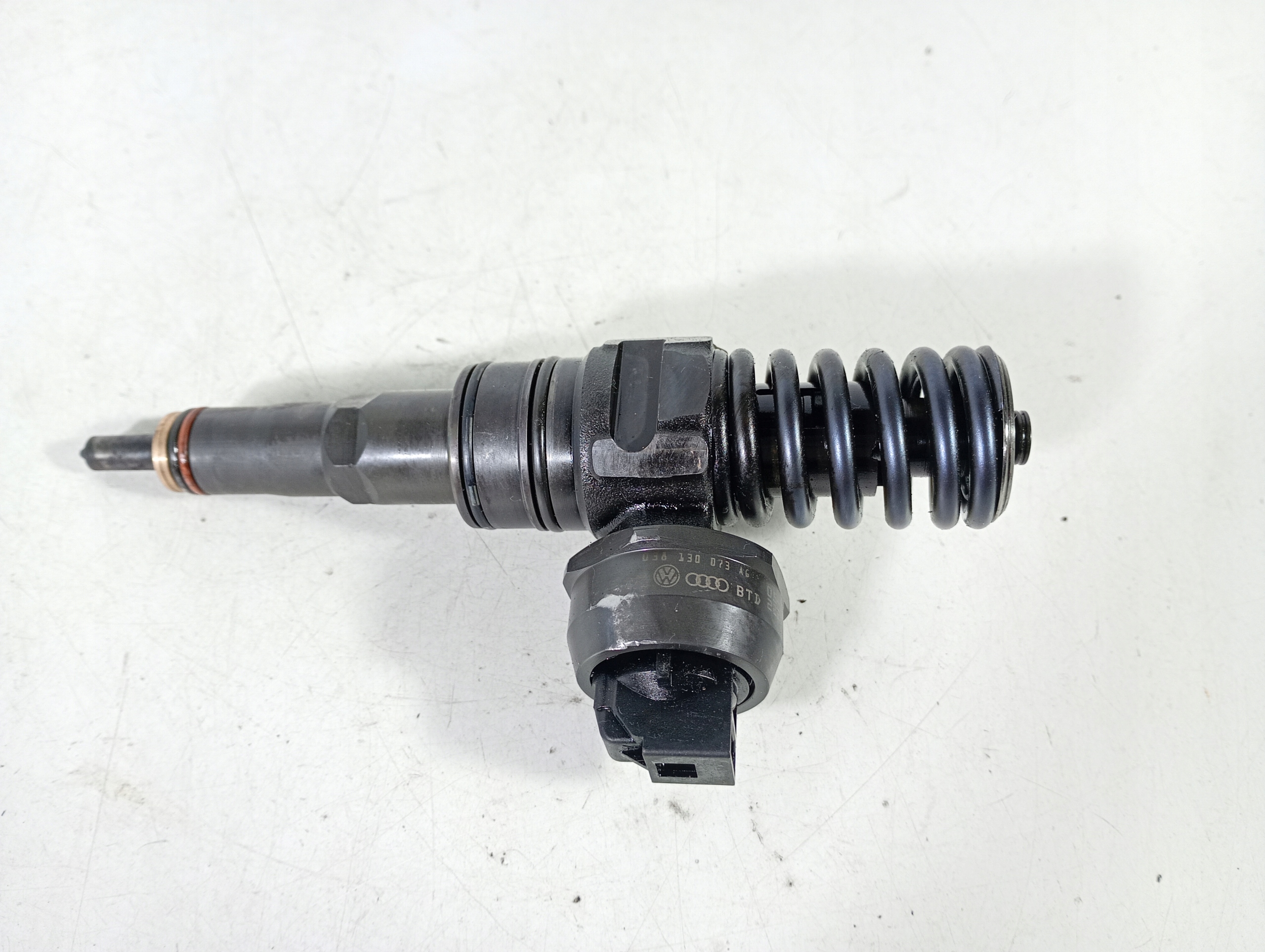 VW AUDI Einspritzdüse OE 038130073AG