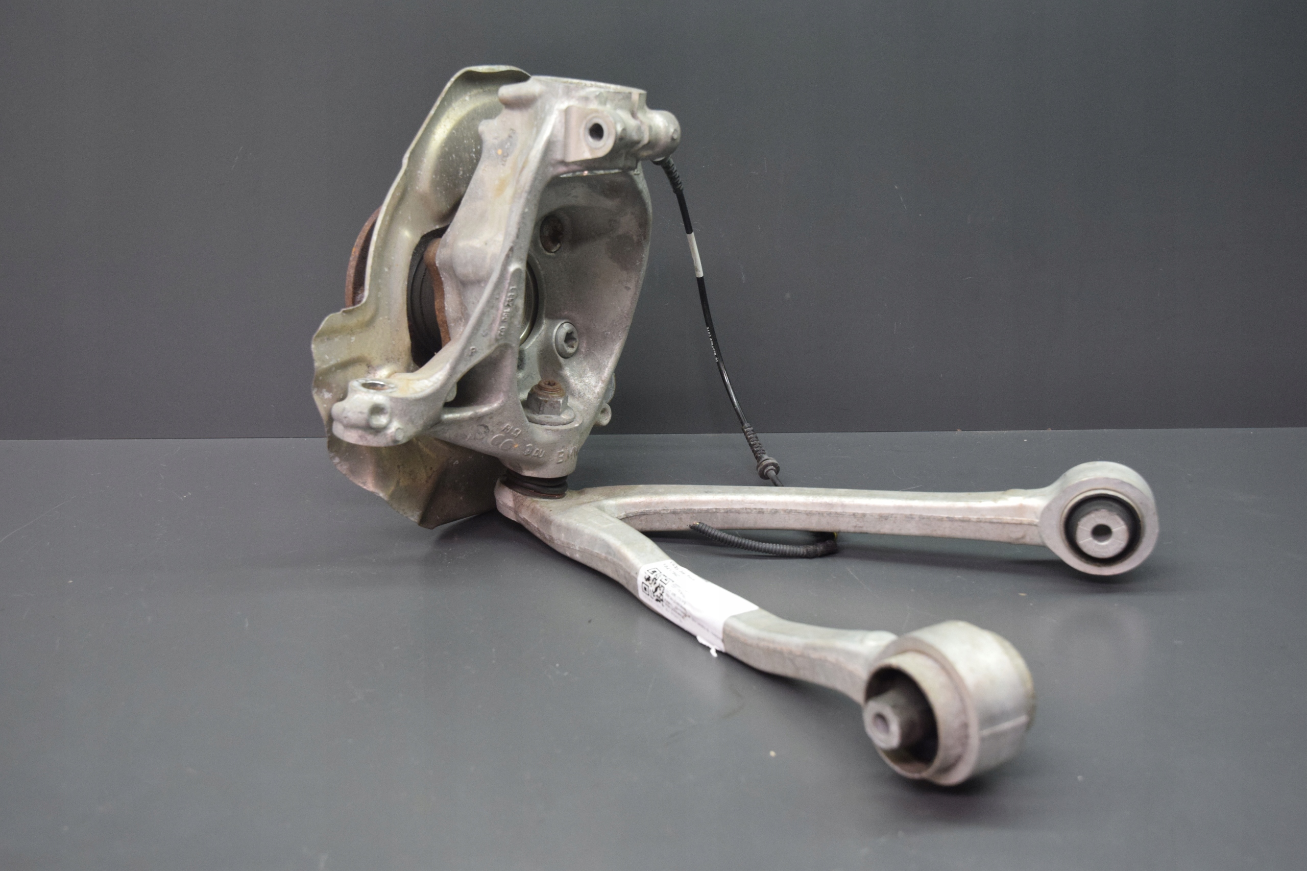 swing right arm front BMW i3