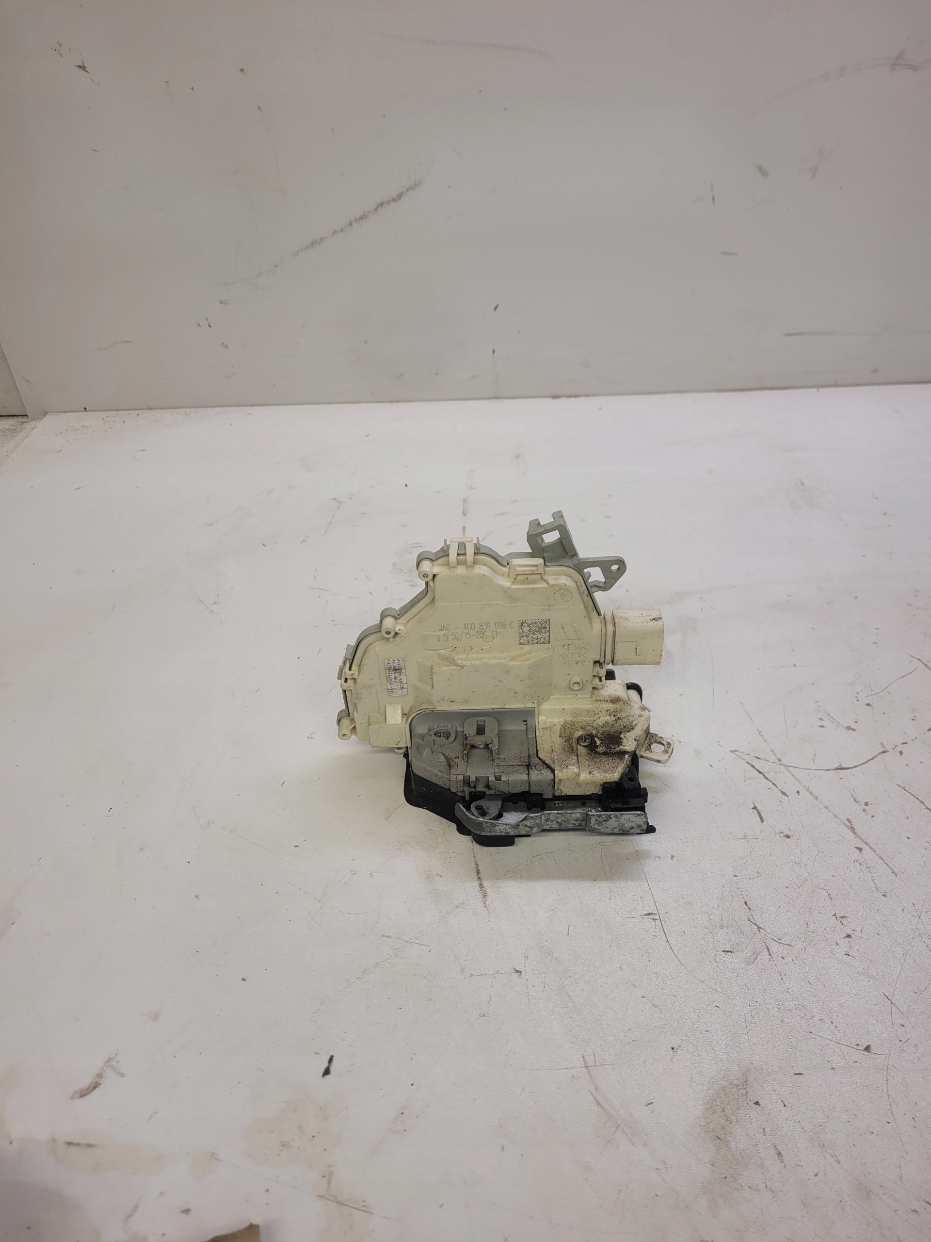 lock door right rear part AUDI A4 B9 A5 A6 4G0839016C