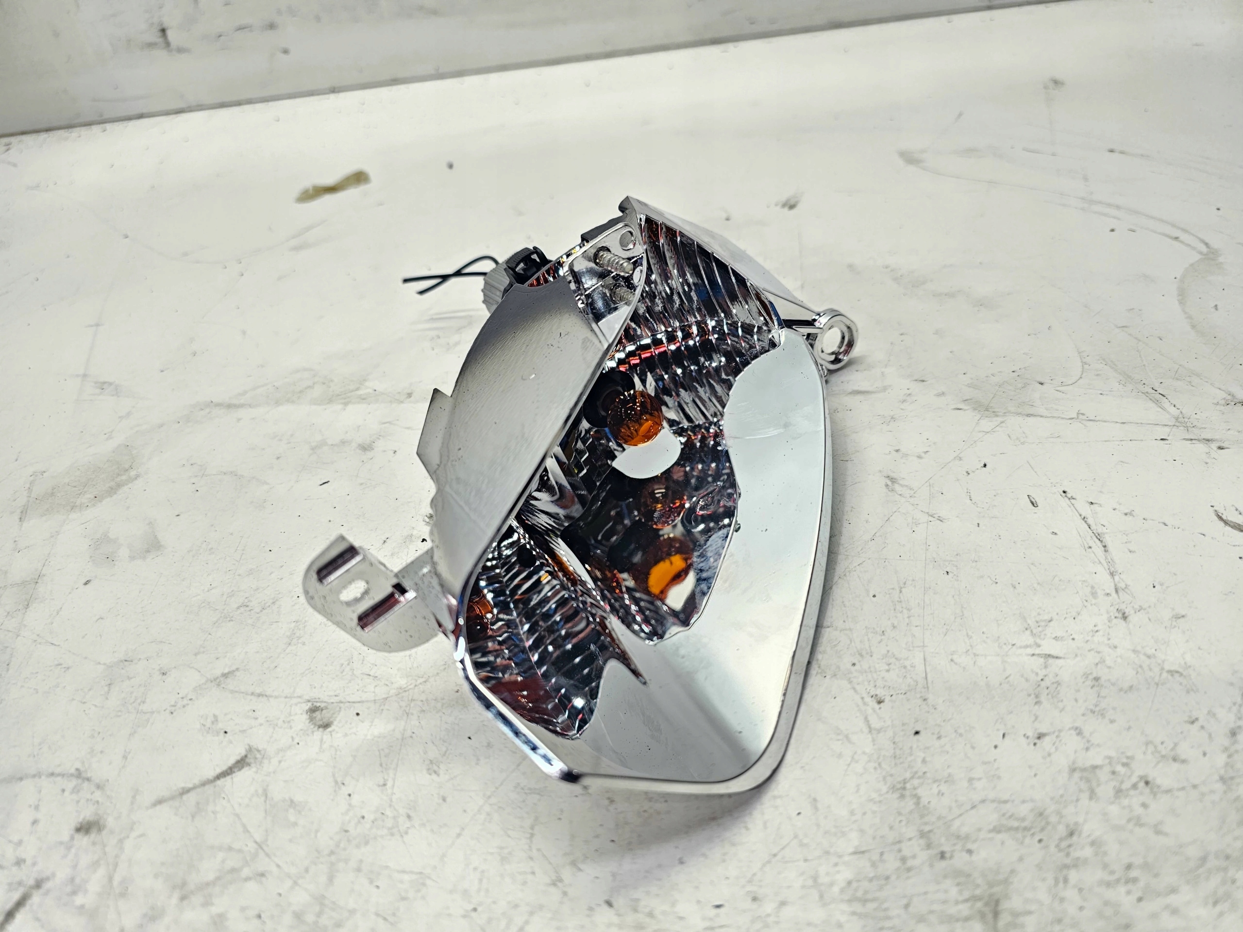 ODBLYSNIK REFLEKTORA left front AUDI A6 C7 2011-14 174842-01