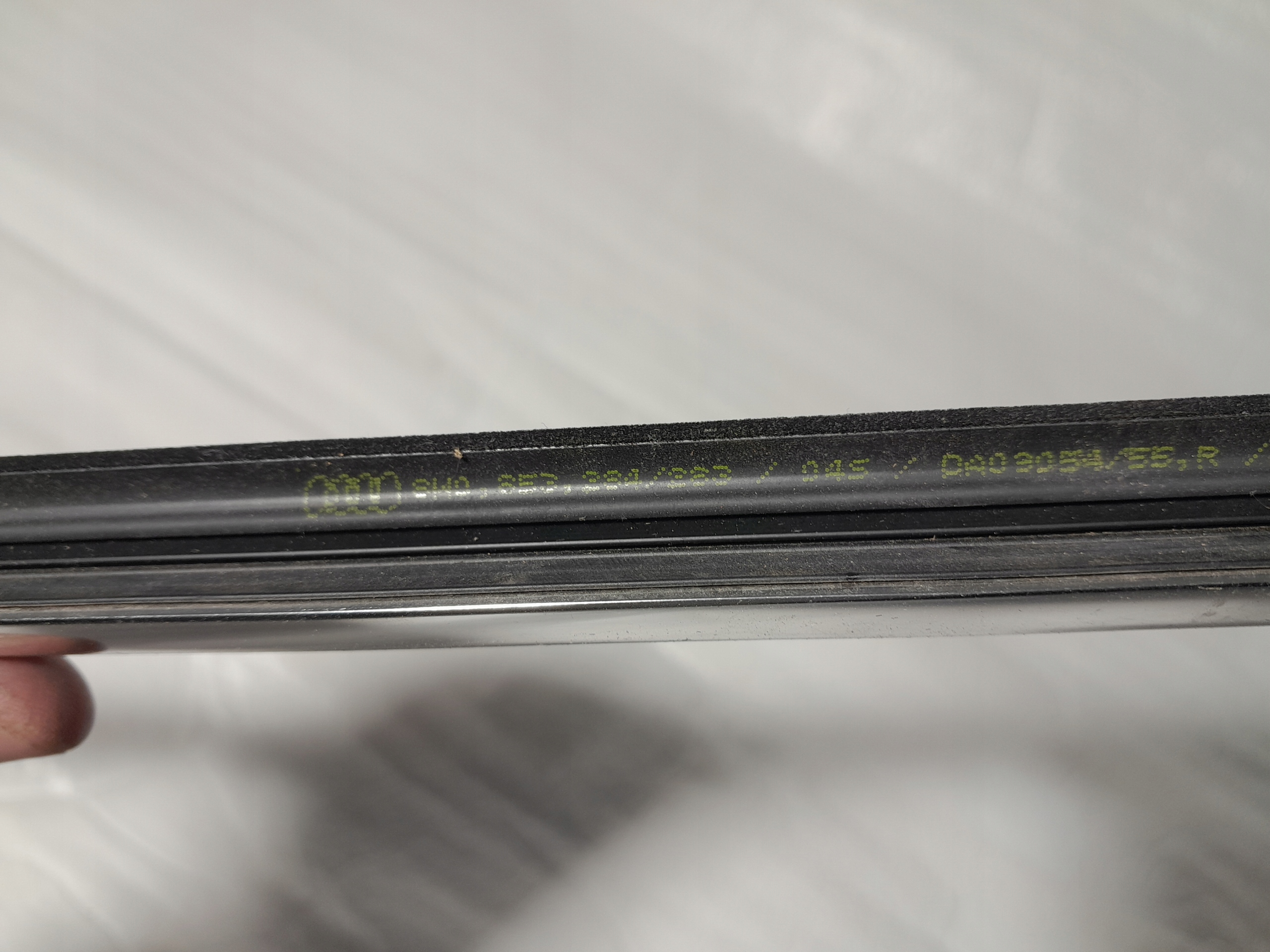 AUDI A4 B9 moulding dust door right front 8W0853284