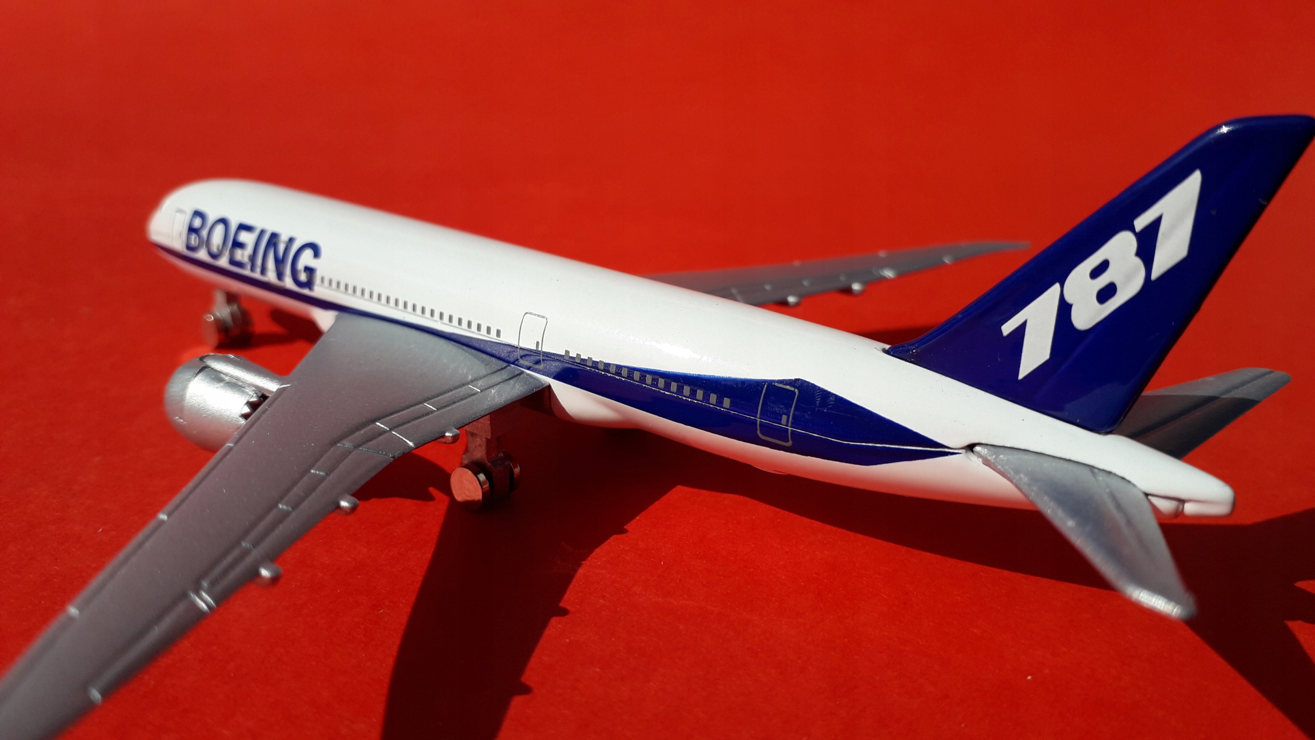 Samolot BOEING 787 Metalowy Model WELLY 9212 Bohater brak