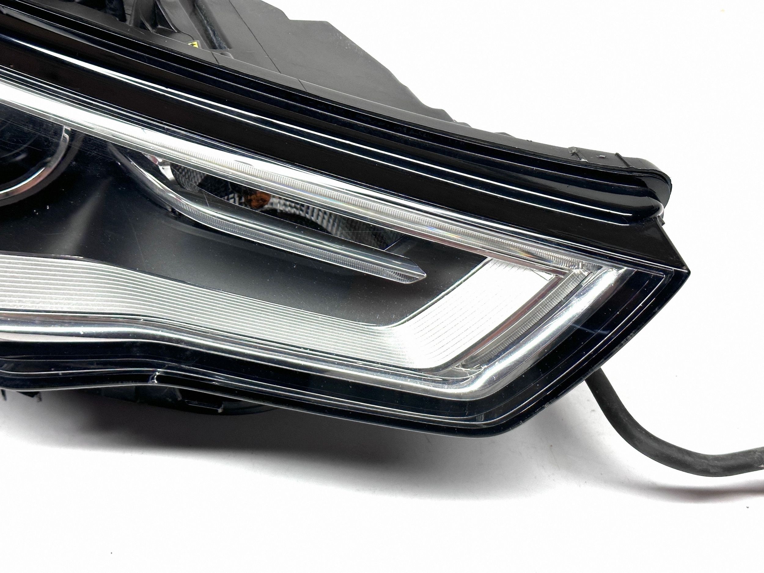 AUDI A3 S3 8V REFLEKTOR light right front BIXENON LED PRZEDLIFT