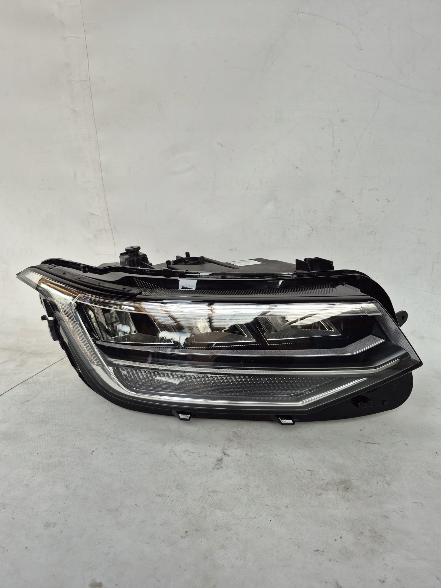 VW TIGUAN II 5NA 5NB LIFT 20- light right front front FULL LED 5NB941036