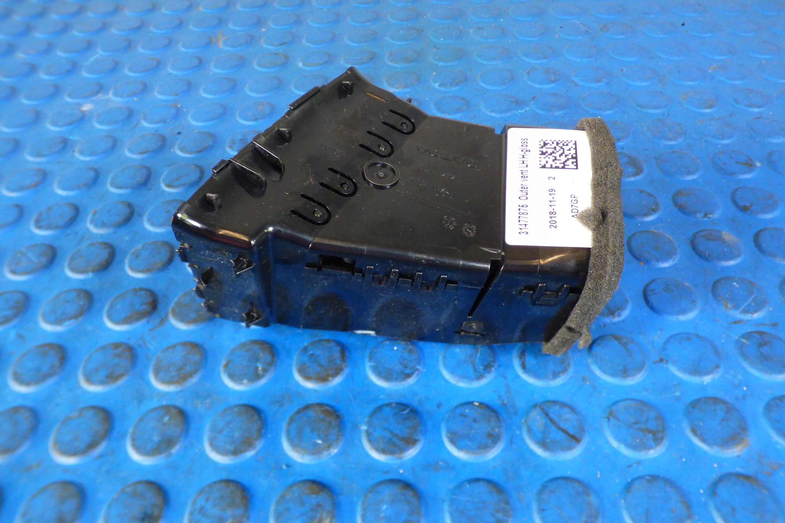 grid air conditioning devices left right 31477272 31477273 VOLVO S60 V60 III