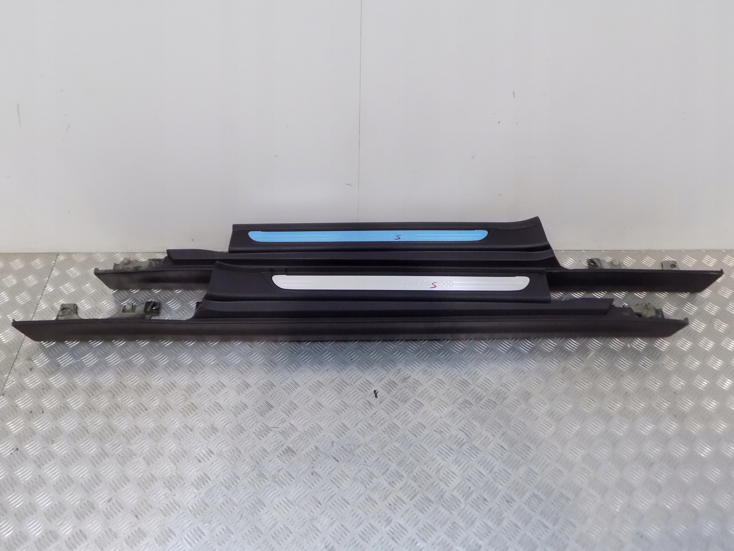 MINI COUPER S F56 cap moulding threshold right