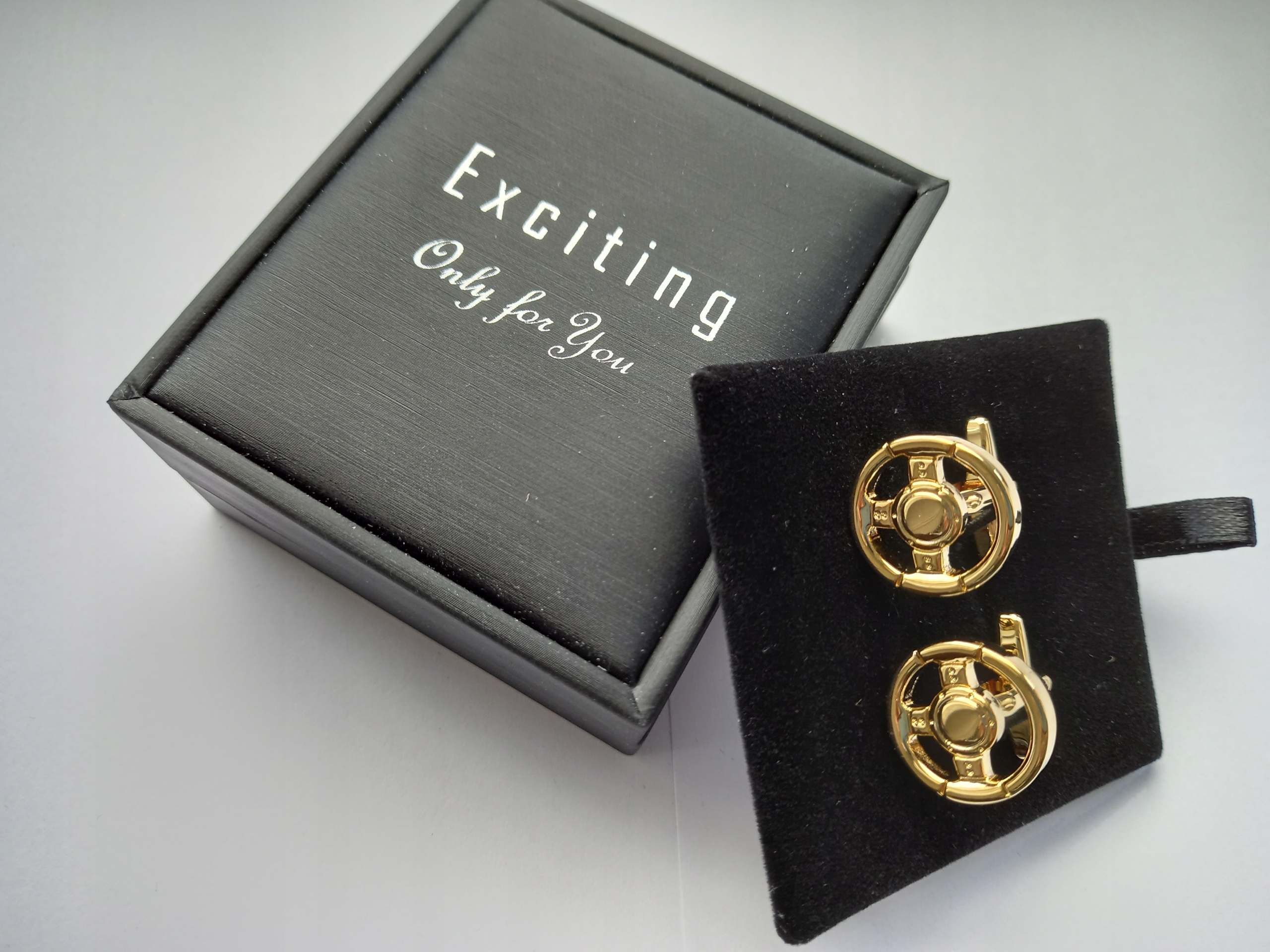 Manžetové knoflíčky Zlatá Volant pro závodníka