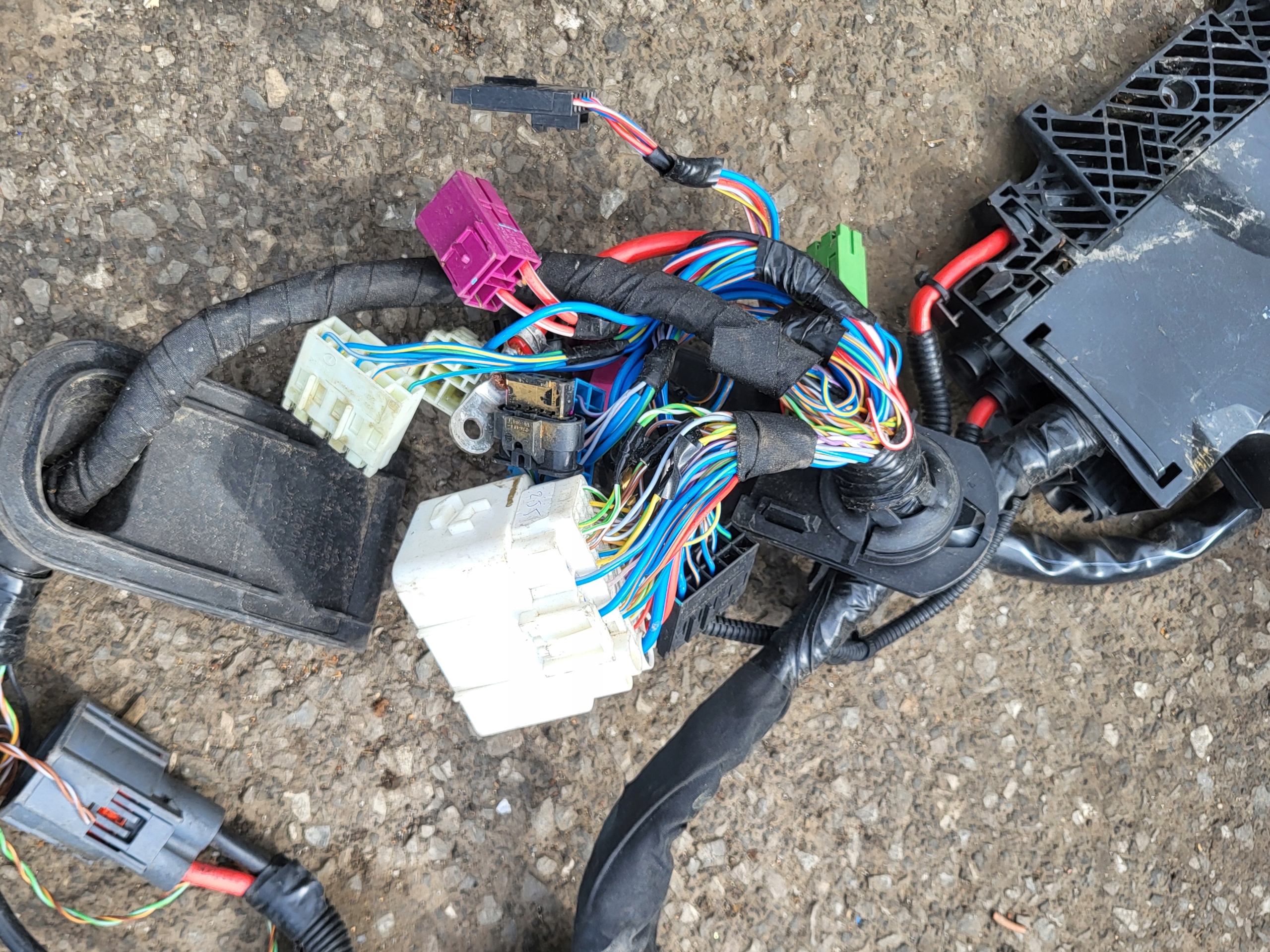 bundle wiring plugs cables of the hose electrics compartment VOLVO OE EU