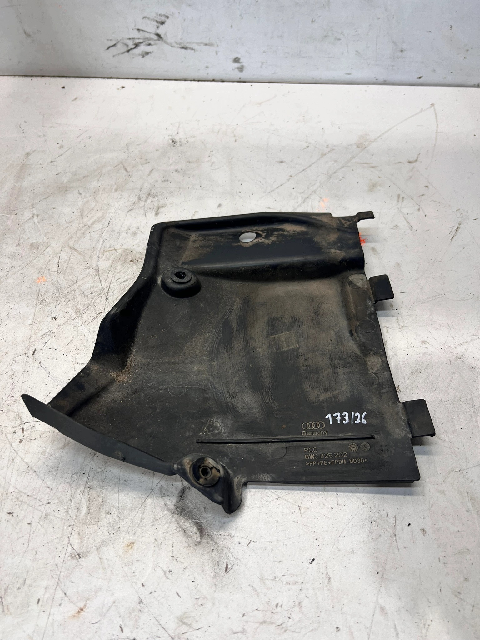 cover chassis right front small AUDI A4 B9 A5 8W 8W0825202 173/26