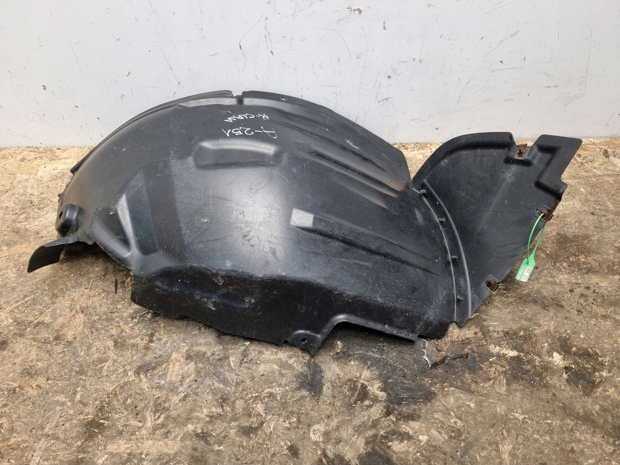 mudguard left front part front A2518840522 MERCEDES R W251