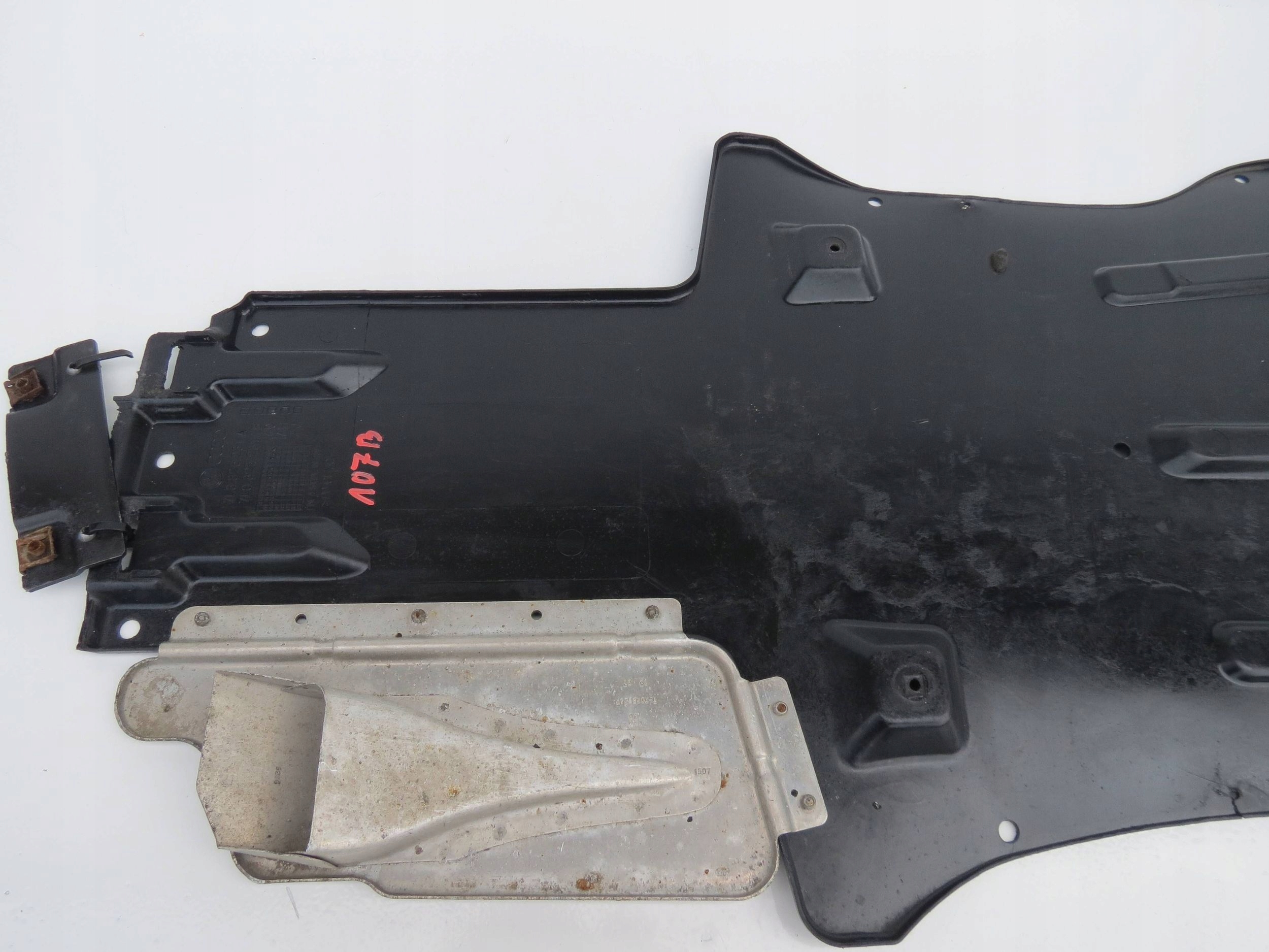 motor cover chassis PORSCHE CAYENNE 7L8825231A