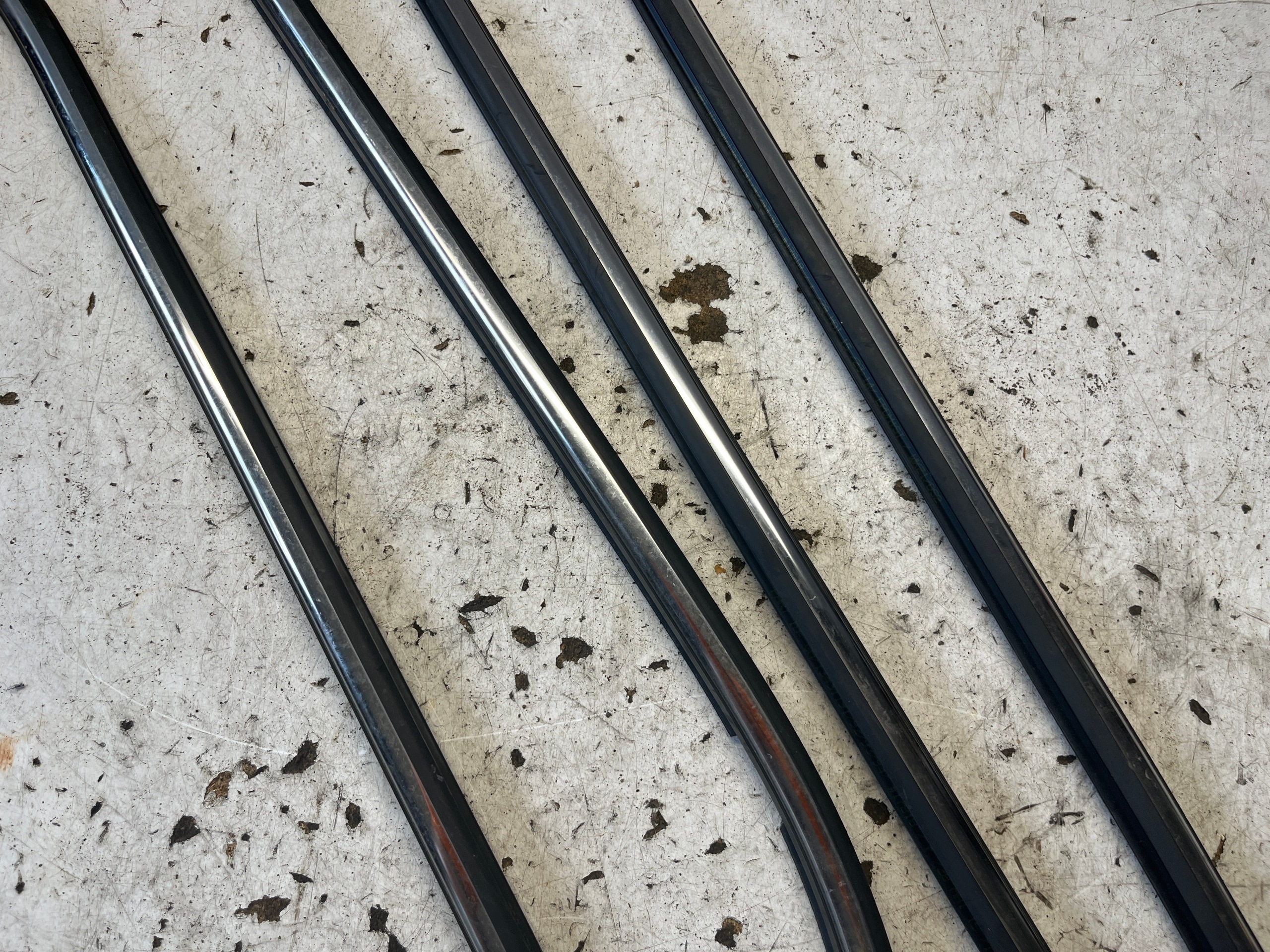 OPEL CORSA E moulding dust door left front left CHROM 1 SZTUKA