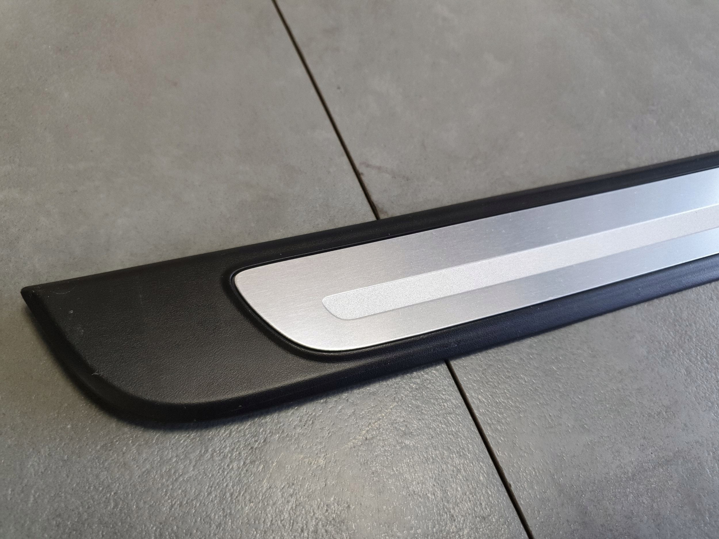 Audi A3 8Y cap threshold door przednich of left 8V4853491M