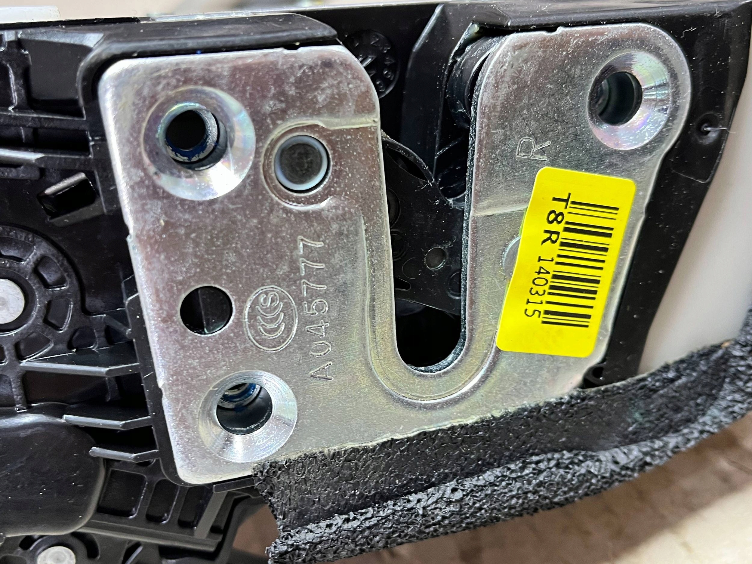 lock door coupe KIA Optima 814202T511