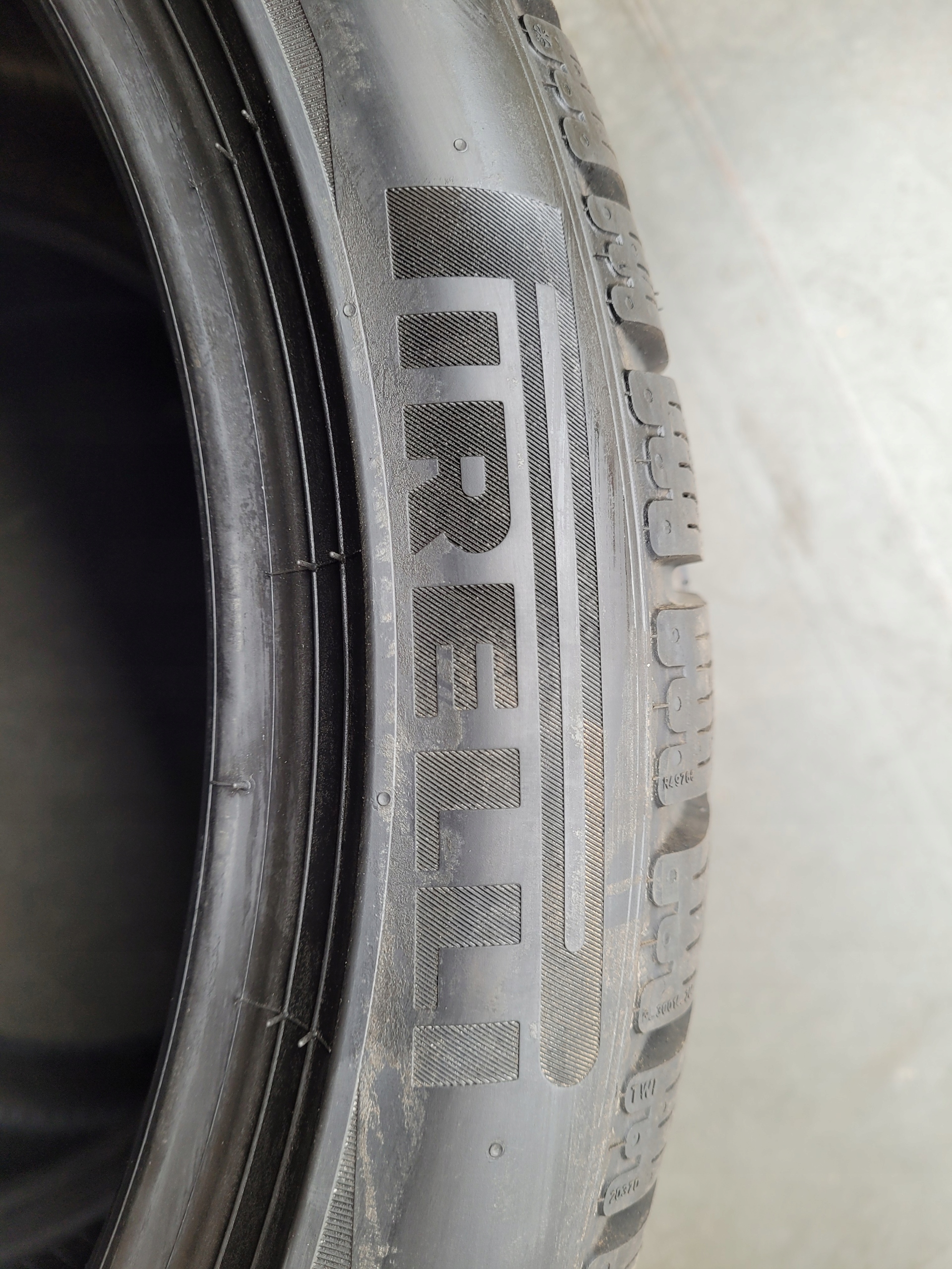 2x Pirelli P Zero Winter 295/35R20 101V Z778A Model P Zero Winter
