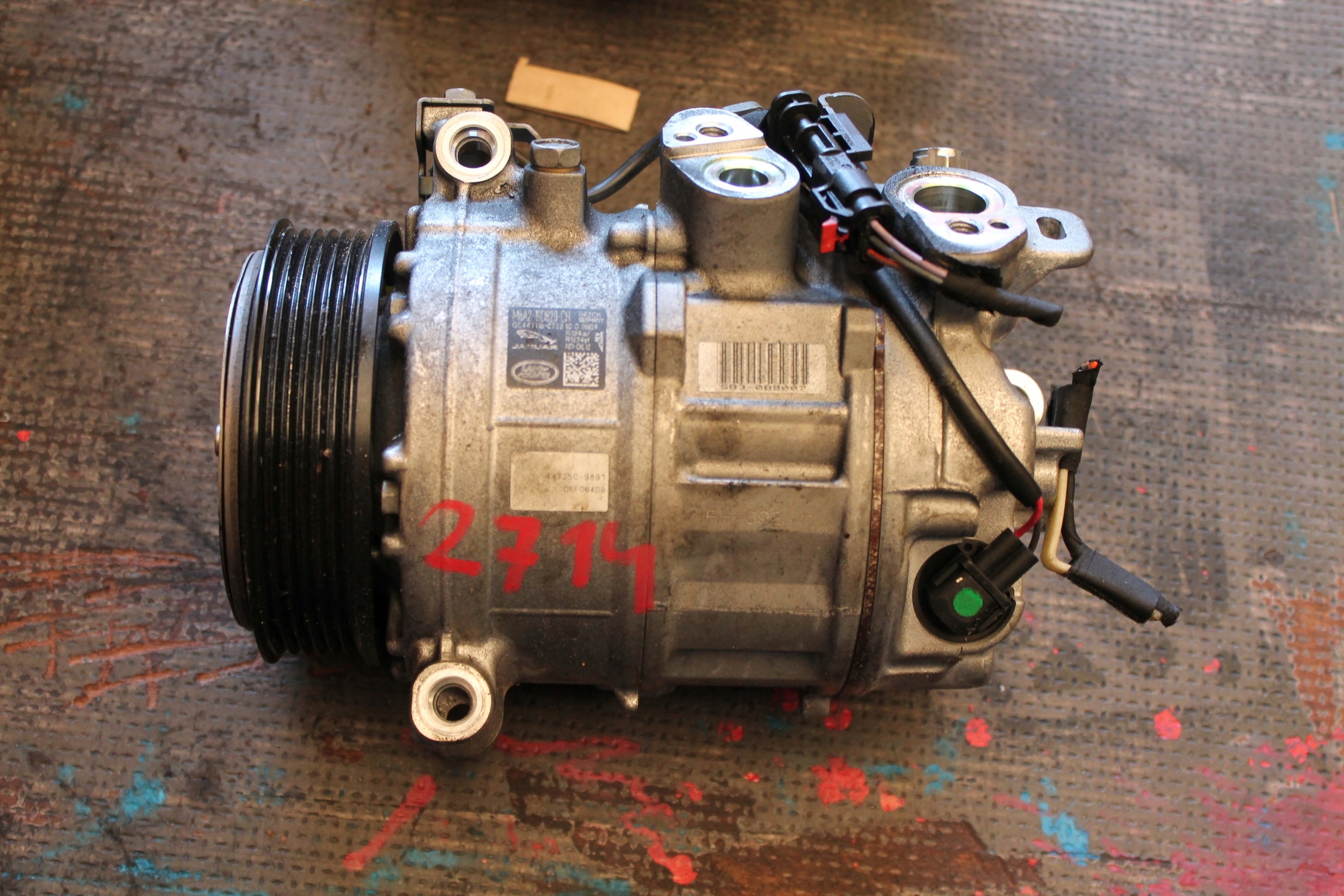 2714. compressor of the air conditioning RANGE ROVER M8A2-19D629-CB