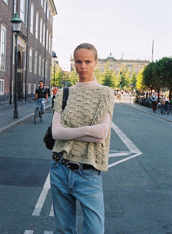 ZARA NOWY SWETER NARZUTKA BEZRĘKAWNIK SZYDEŁKO XS S Dekolt okrągły